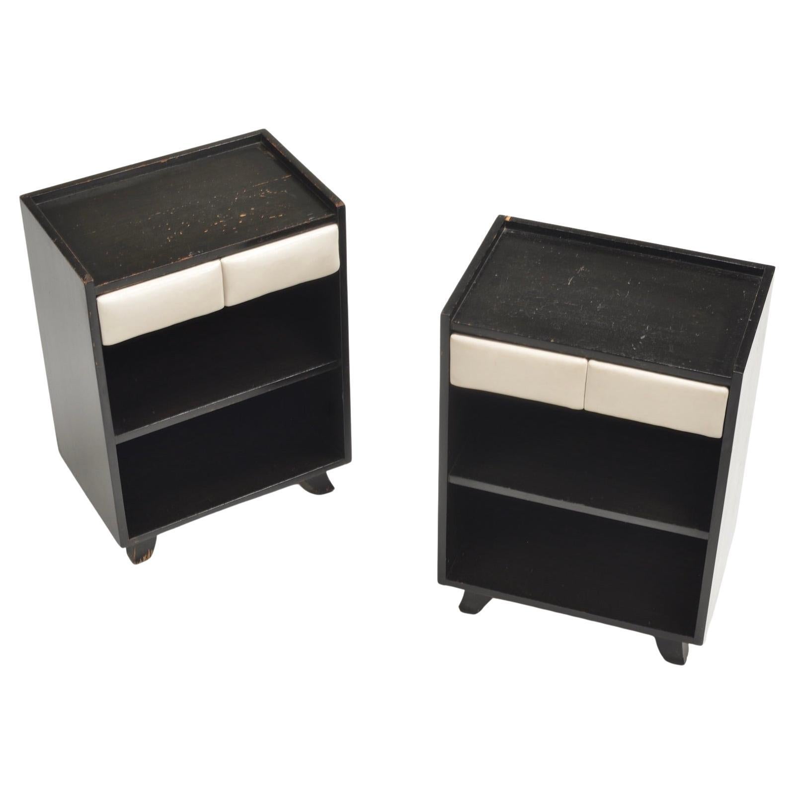 Coppia di comodini di Gilbert Rohde per Herman Miller in vendita