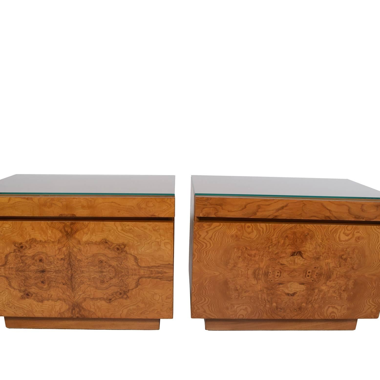 Pair of Nightstands by Lane Furniture In Good Condition In Hudson, NY