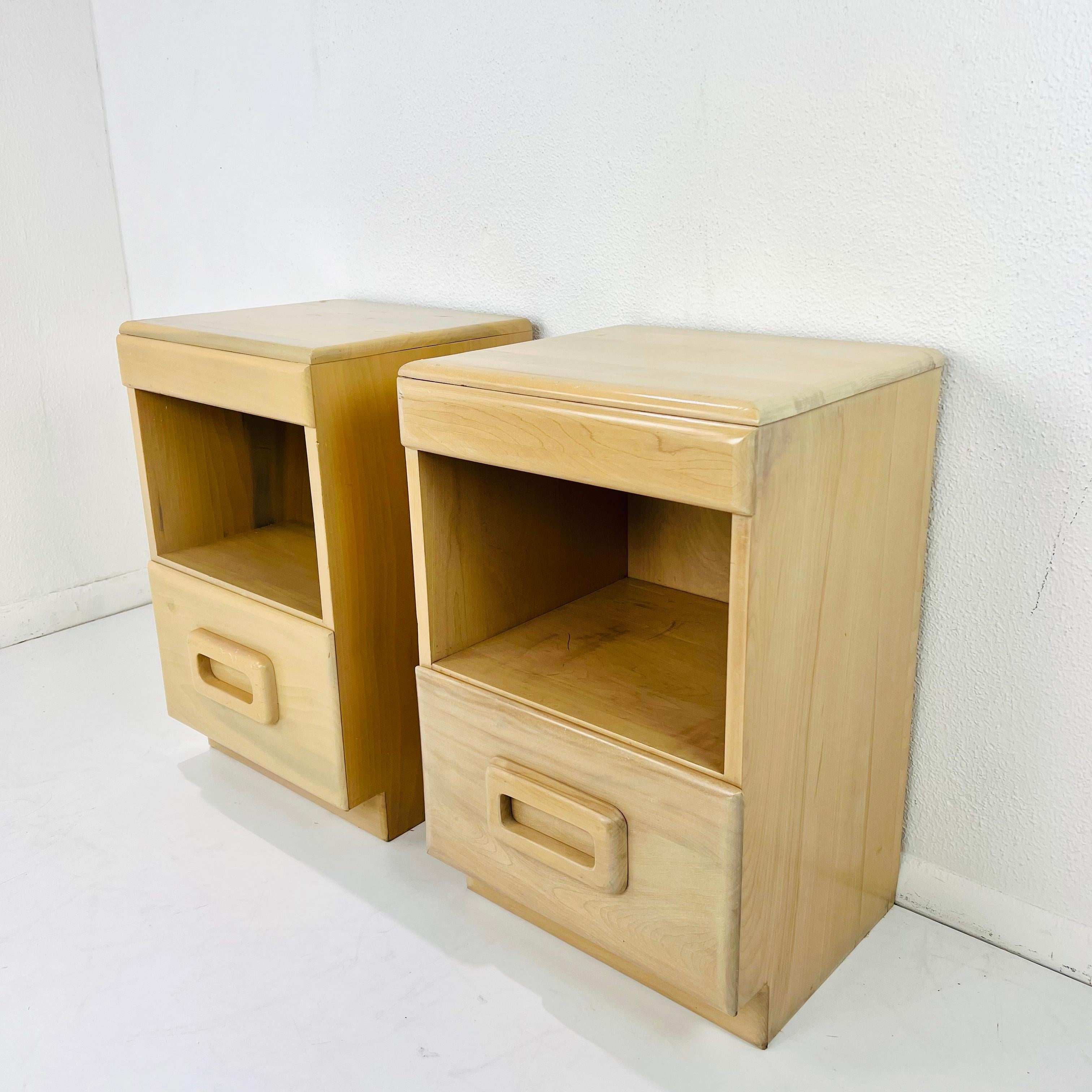 Mid-Century Modern Pair of Nightstands by Russel Wright for Conant Ball For Sale