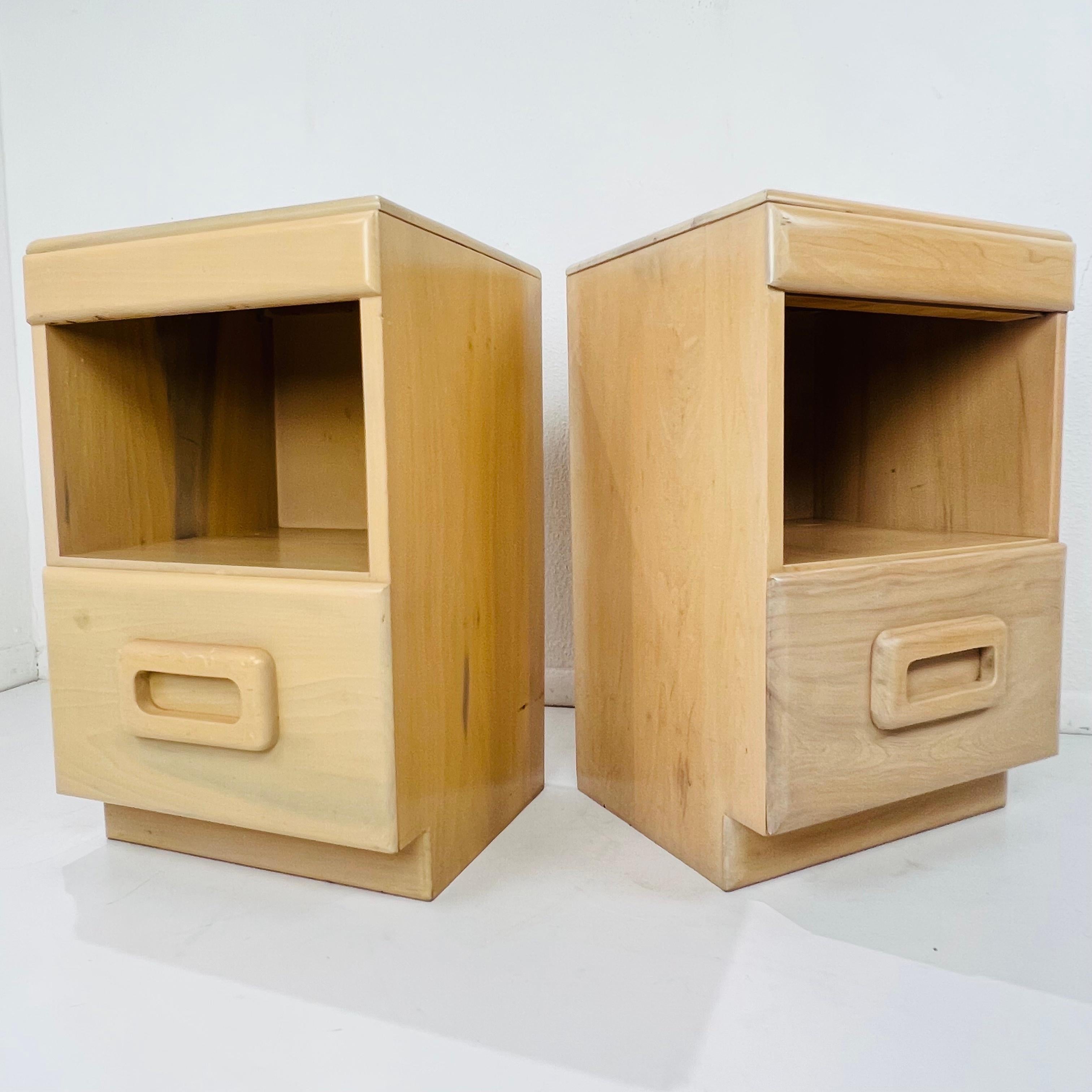 Mid-Century Modern Pair of Nightstands by Russel Wright for Conant Ball For Sale