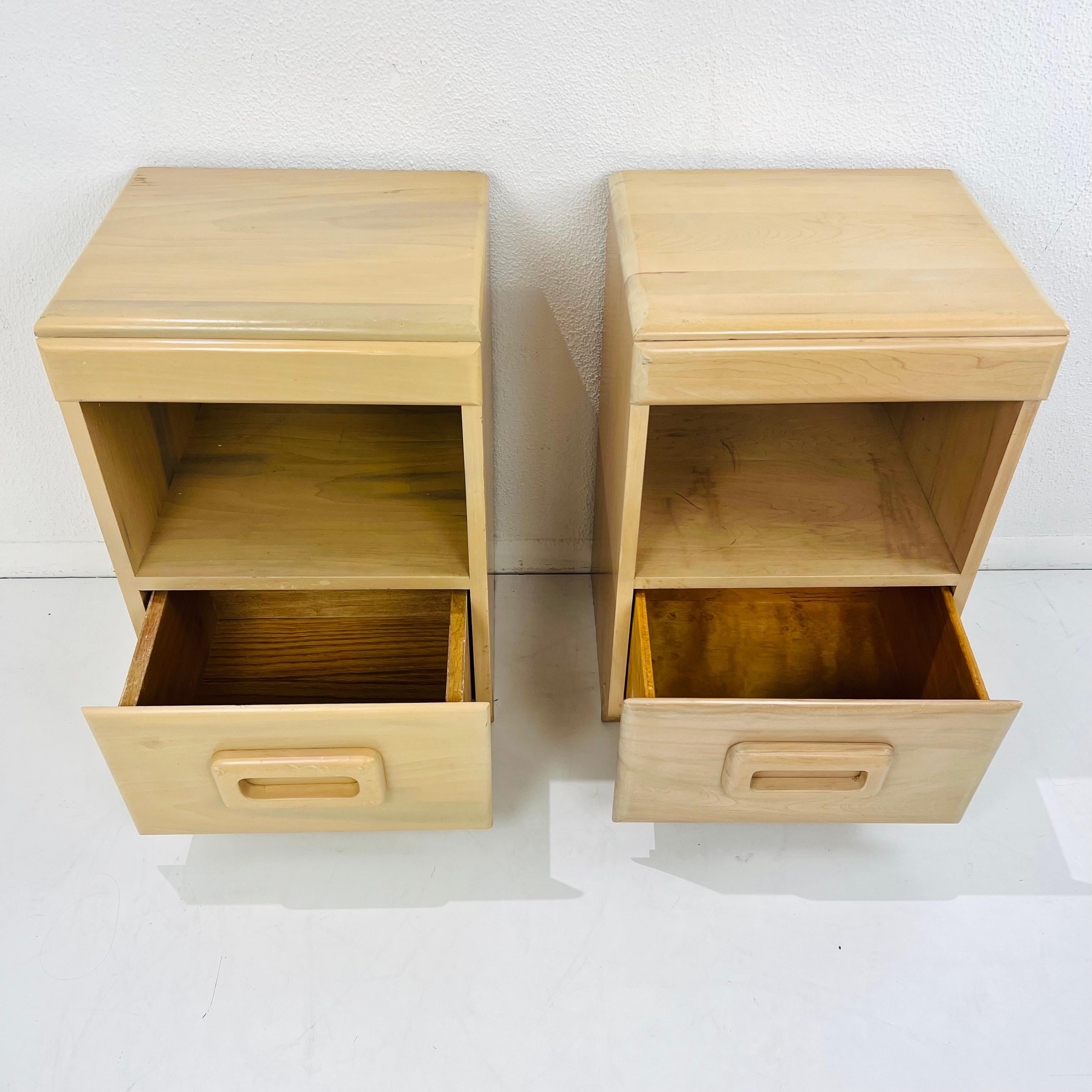 Pair of Nightstands by Russel Wright for Conant Ball In Good Condition For Sale In Dallas, TX