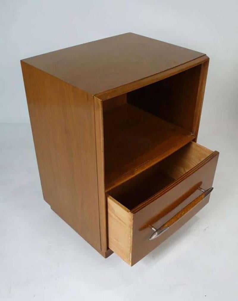 Mid-Century Modern Paire de tables de nuit par AT&T. Robsjohn Gibbings pour Widdicomb End Tables en vente