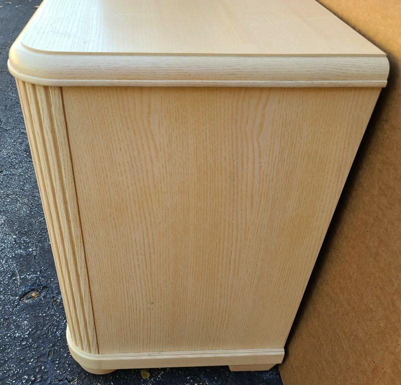 Pair of Nightstands by Thomasville Impressions  In Good Condition For Sale In Lake Worth, FL
