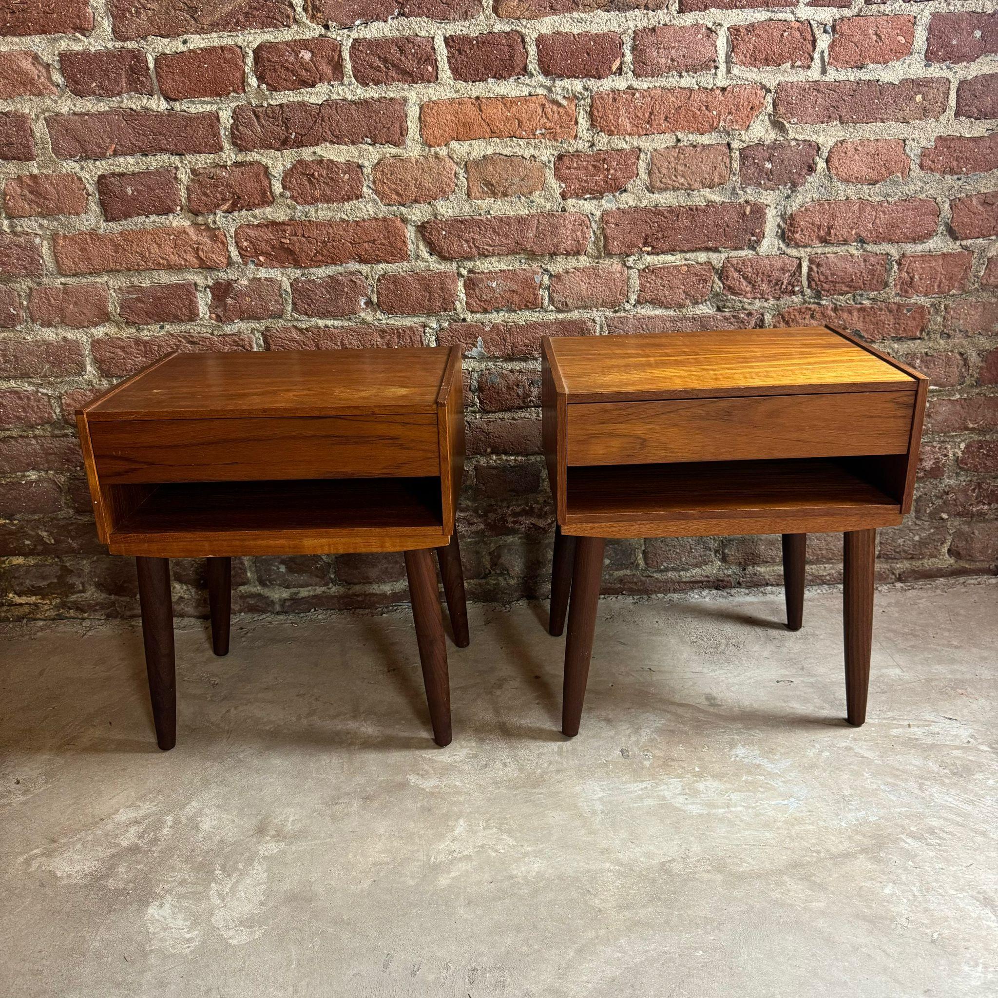 Pareja de mesillas de noche, Dinamarca 1960 en Bueno estado para la venta en Torino, IT