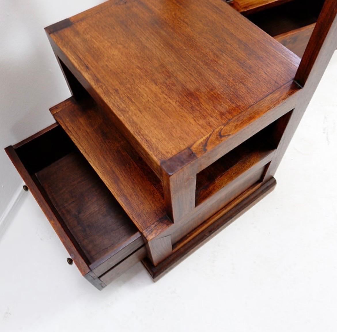 Coppia di comodini

Usura coerente con l'età e l'uso.
 

Comodini - Mobili agricoli
Misure: 46,5cmx45cm H:70cm Top H:50,5cm 19kg/1
Materiale: Wood 