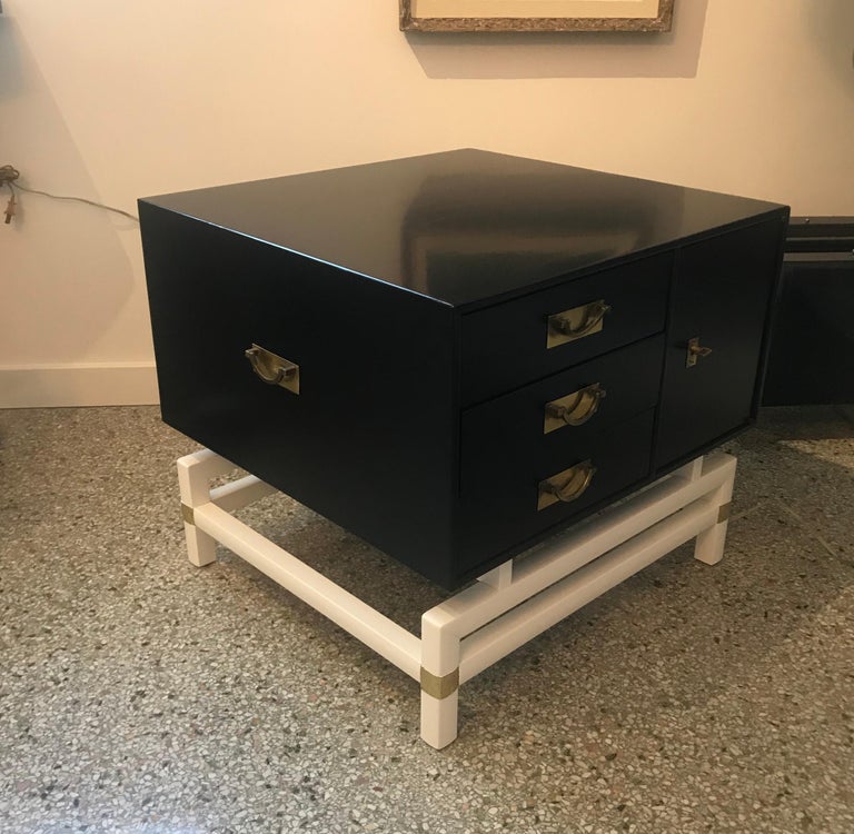 Pair of Nightstands For Sale at 1stdibs