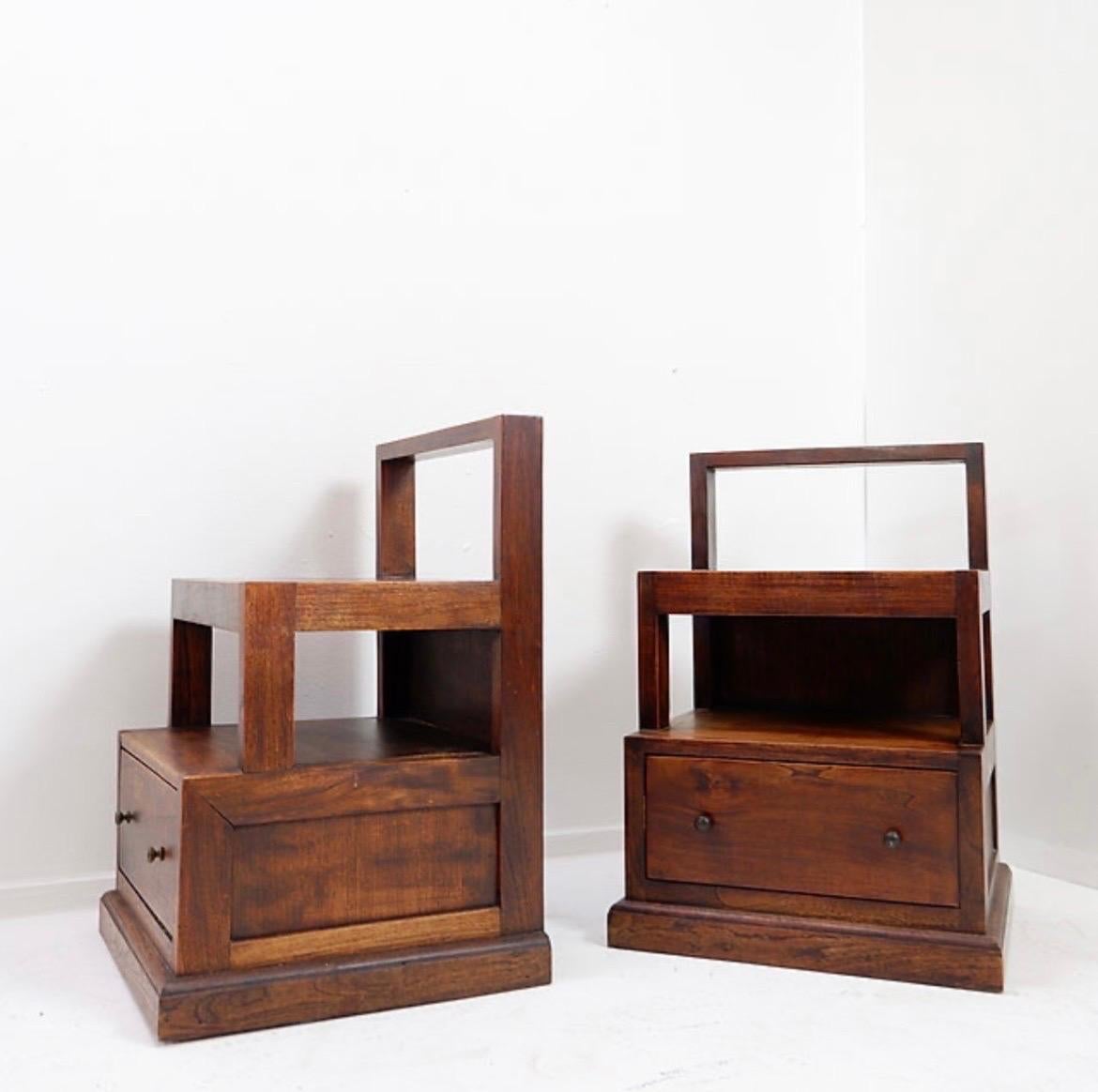 Legno Coppia di comodini in vendita