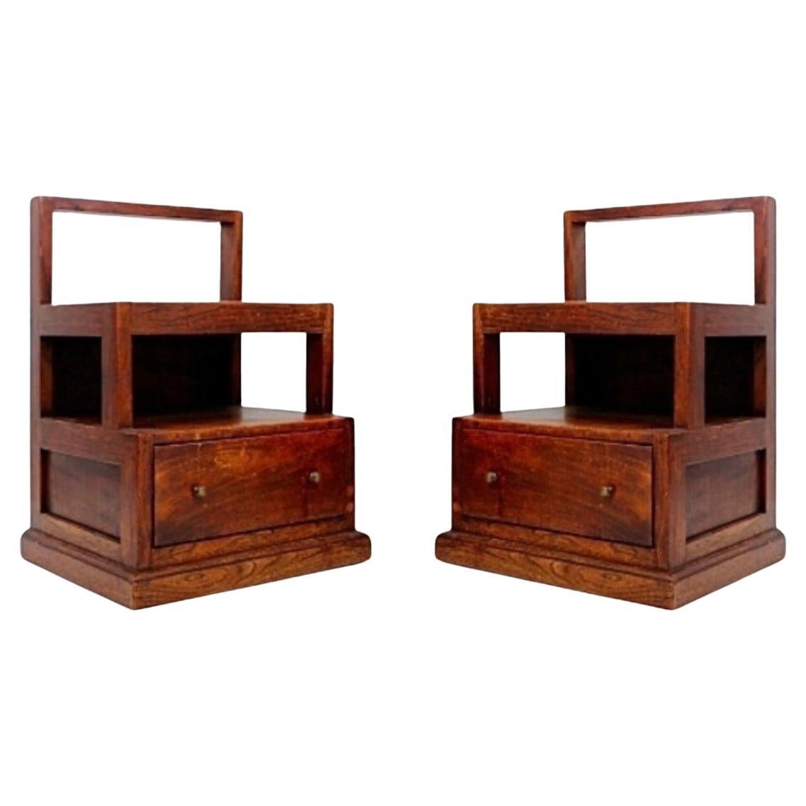 Paire de tables de nuit