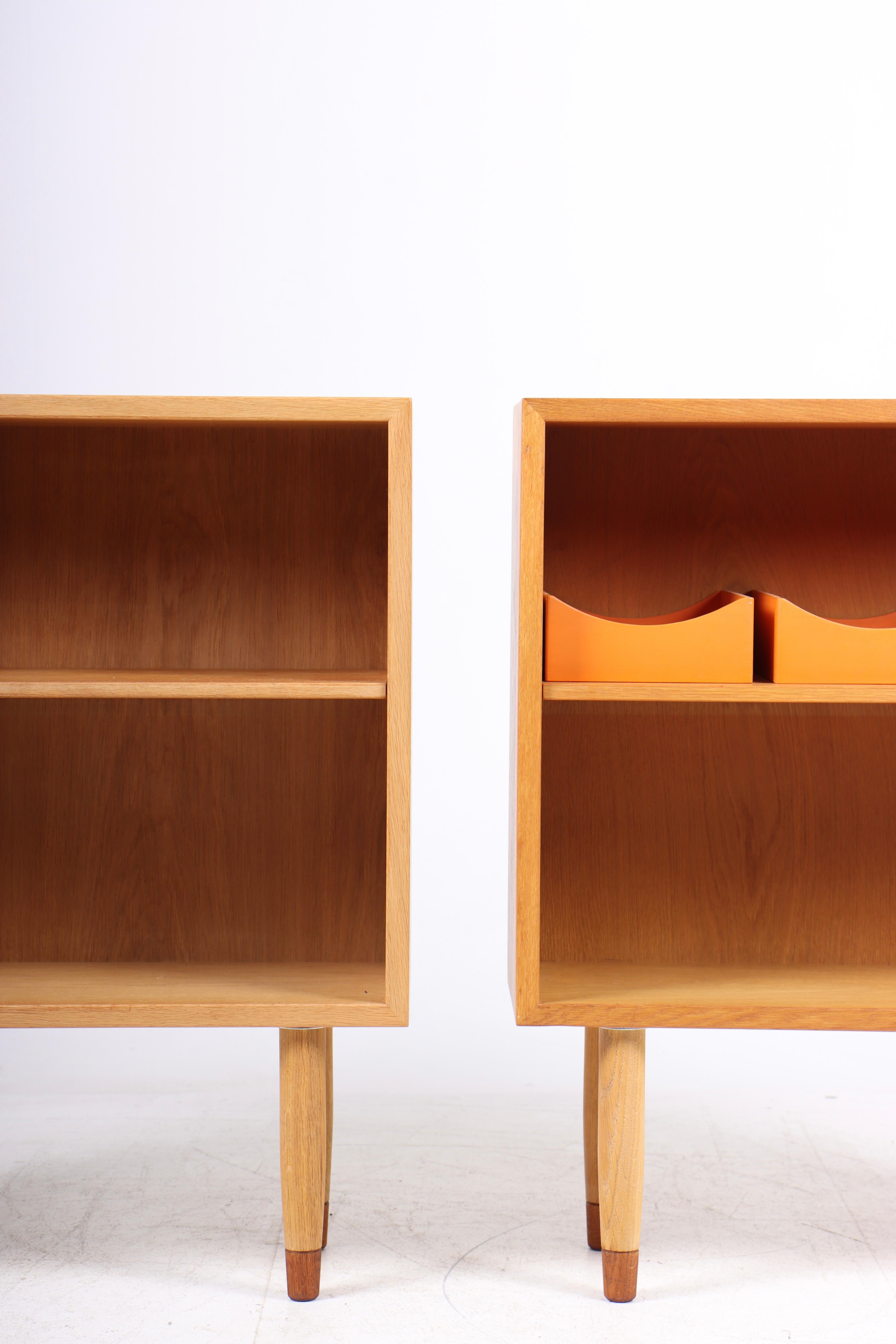 Pair of nightstands in oak with adjustable shelves. Designed by Danish architect Børge Mogensen for Karl Andersson cabinetmakers. Made in Sweden in the 1960s. Great condition.