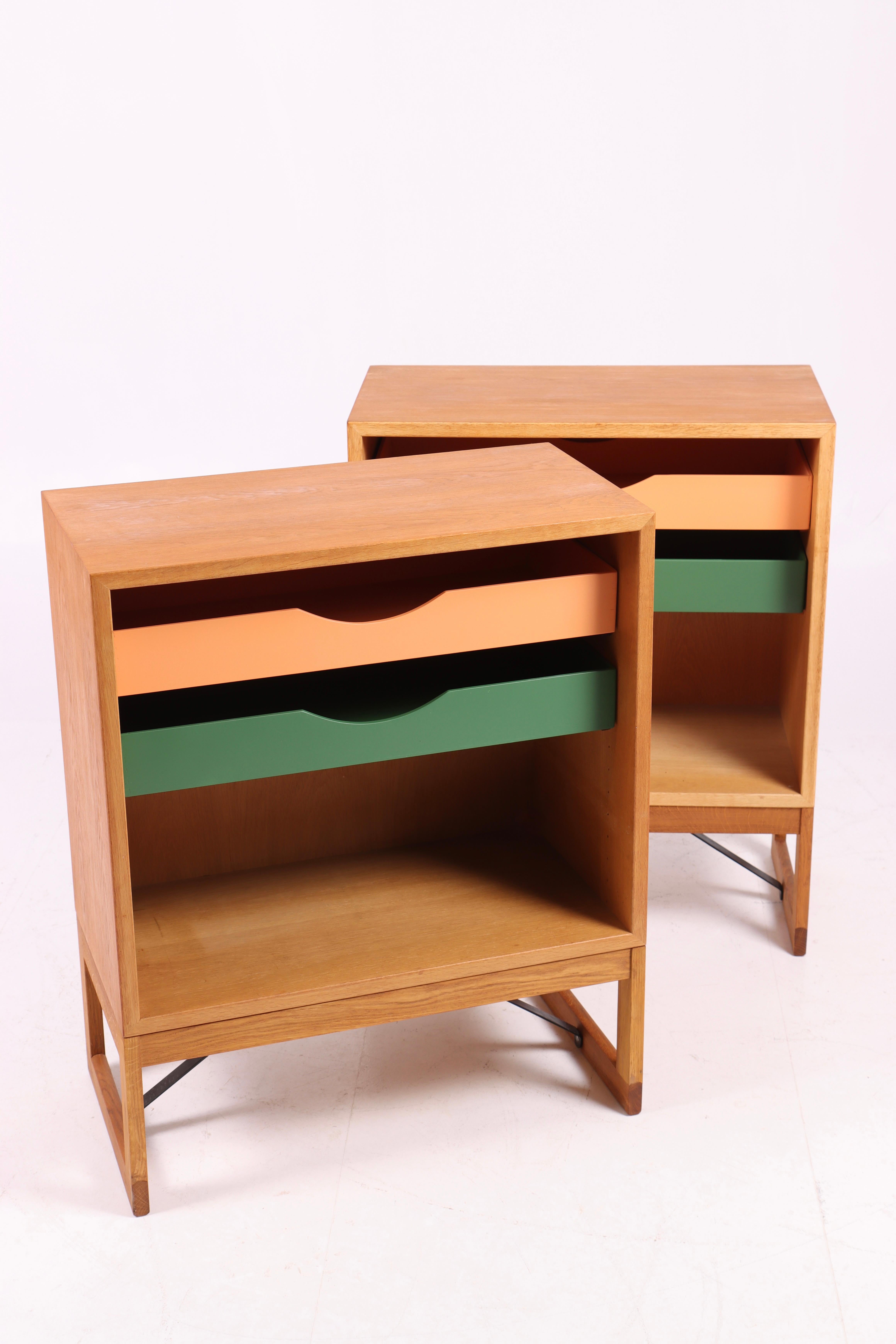 Scandinavo moderno Coppia di comodini in Oak di Børge Mogensen, Made in Sweden in vendita