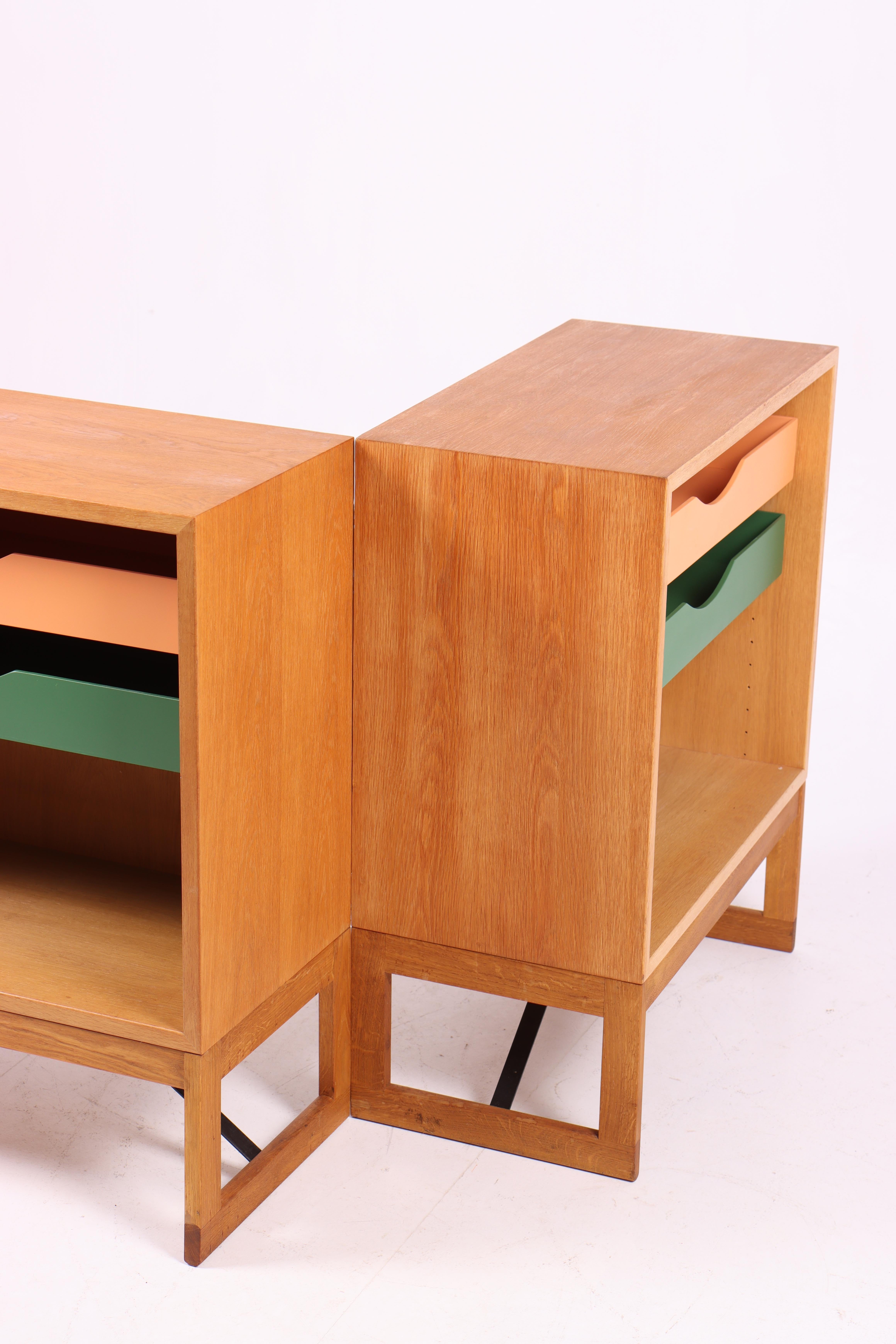 Metà XX secolo Coppia di comodini in Oak di Børge Mogensen, Made in Sweden in vendita