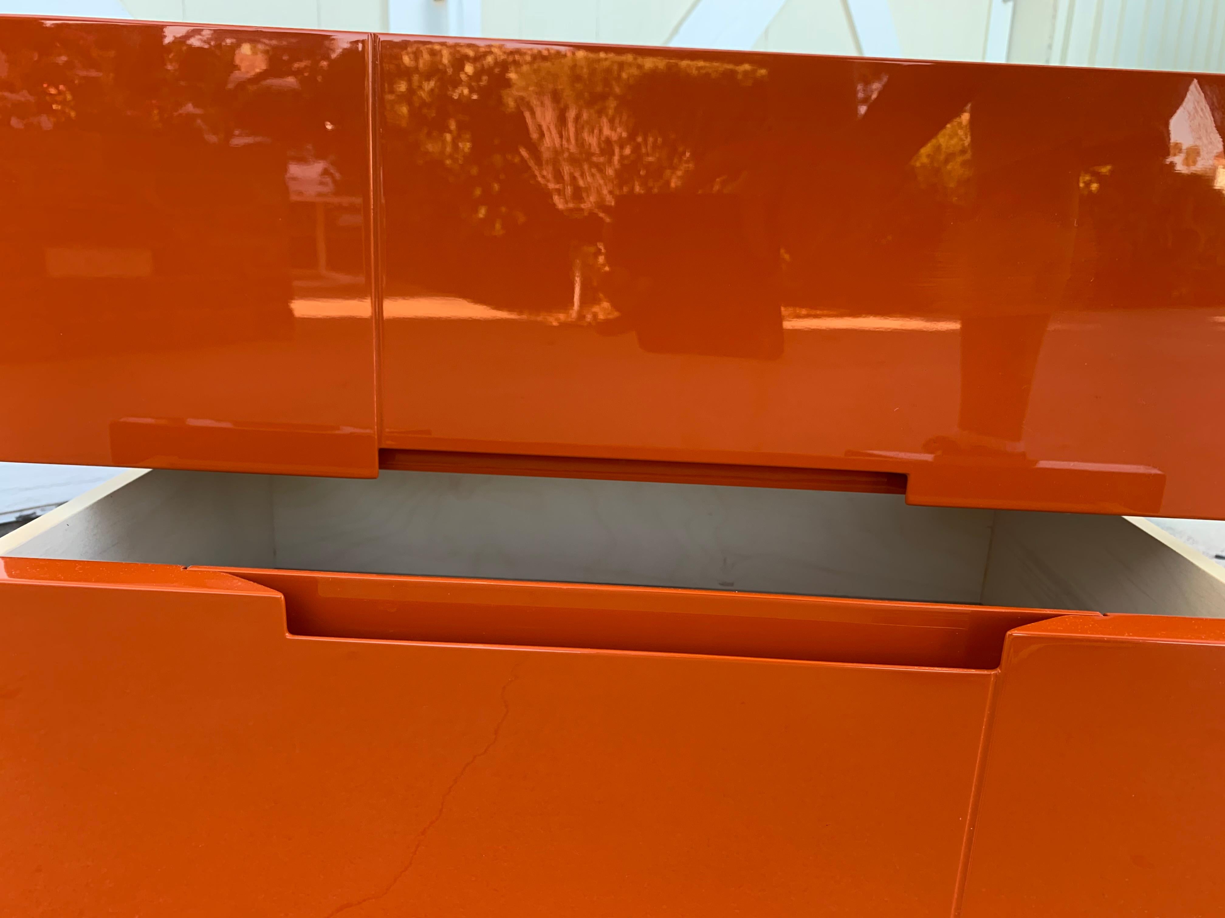 Pair of Nightstands in Orange Lacquer Finish In Good Condition In Los Angeles, CA