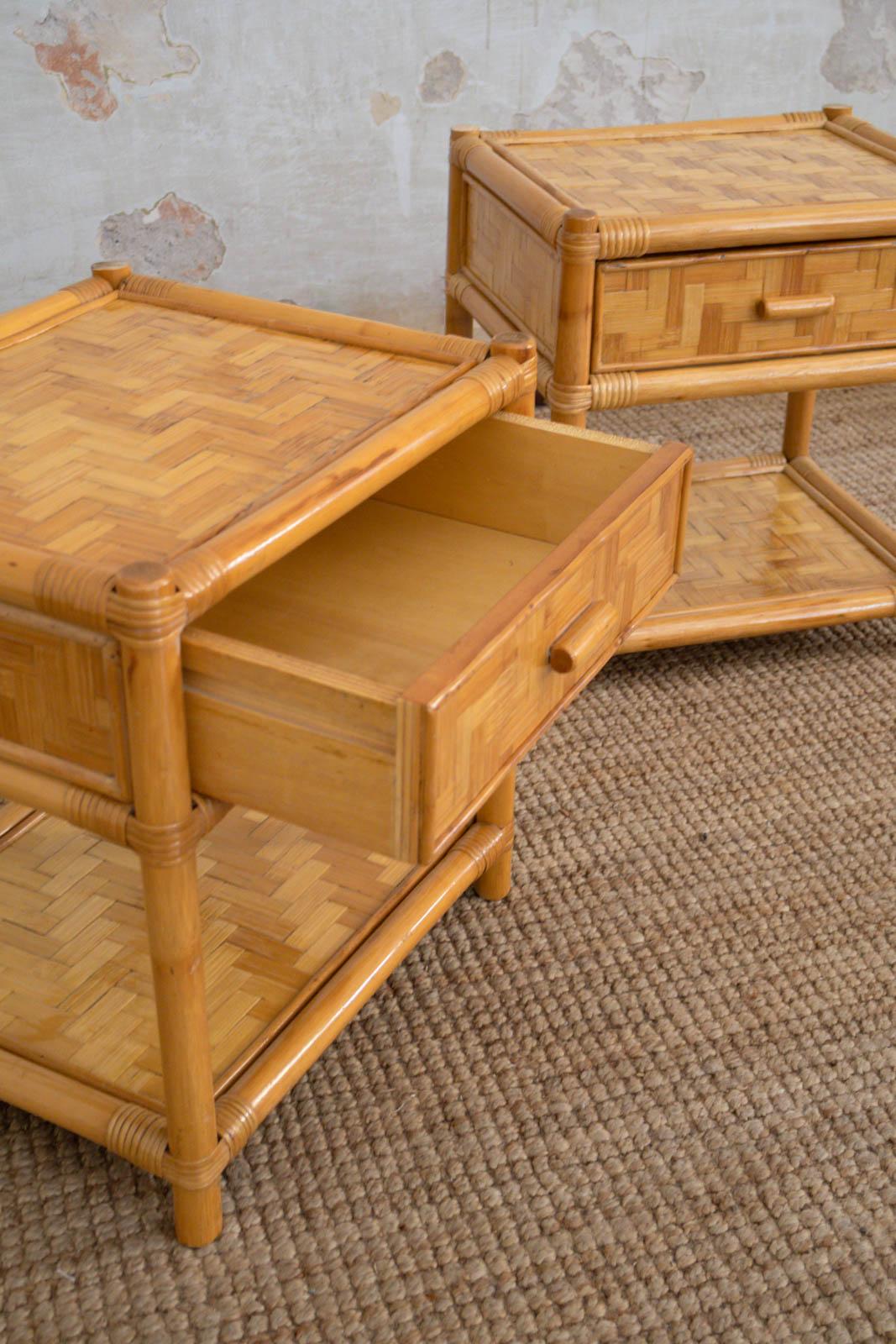 Paire de tables de nuit en bambou pressé - 1970 en vente 3