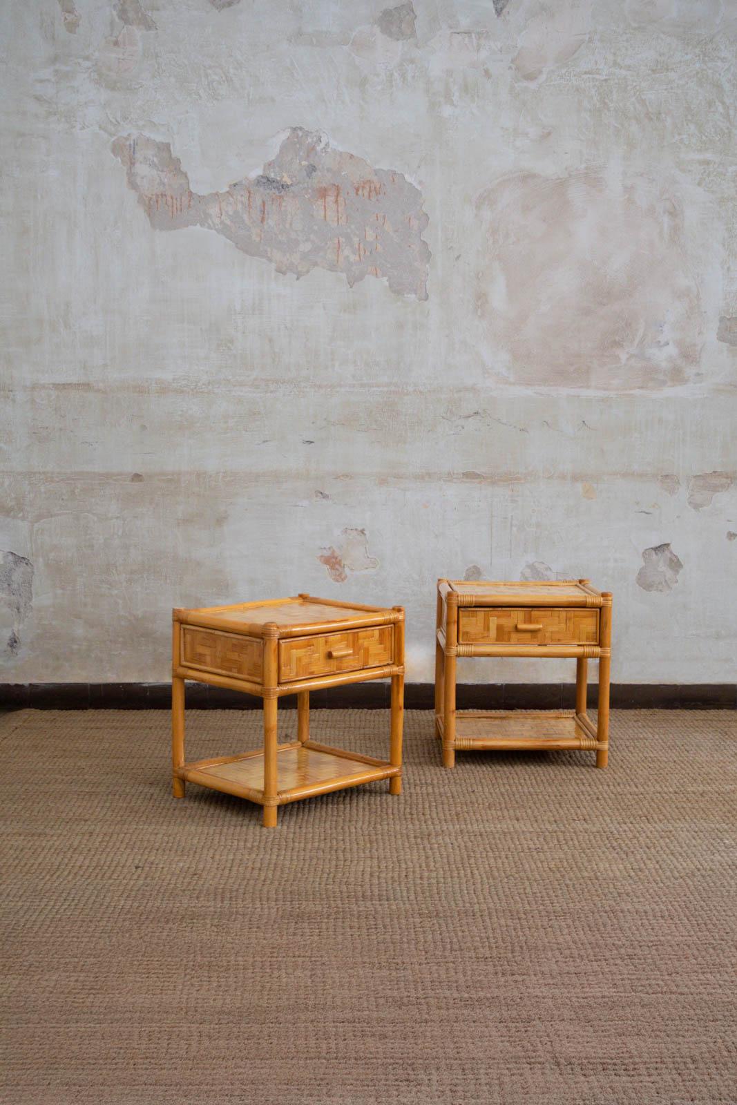 italien Paire de tables de nuit en bambou pressé - 1970 en vente