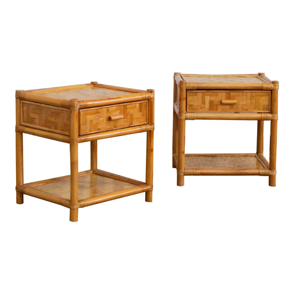 Paire de tables de nuit en bambou pressé - 1970 en vente