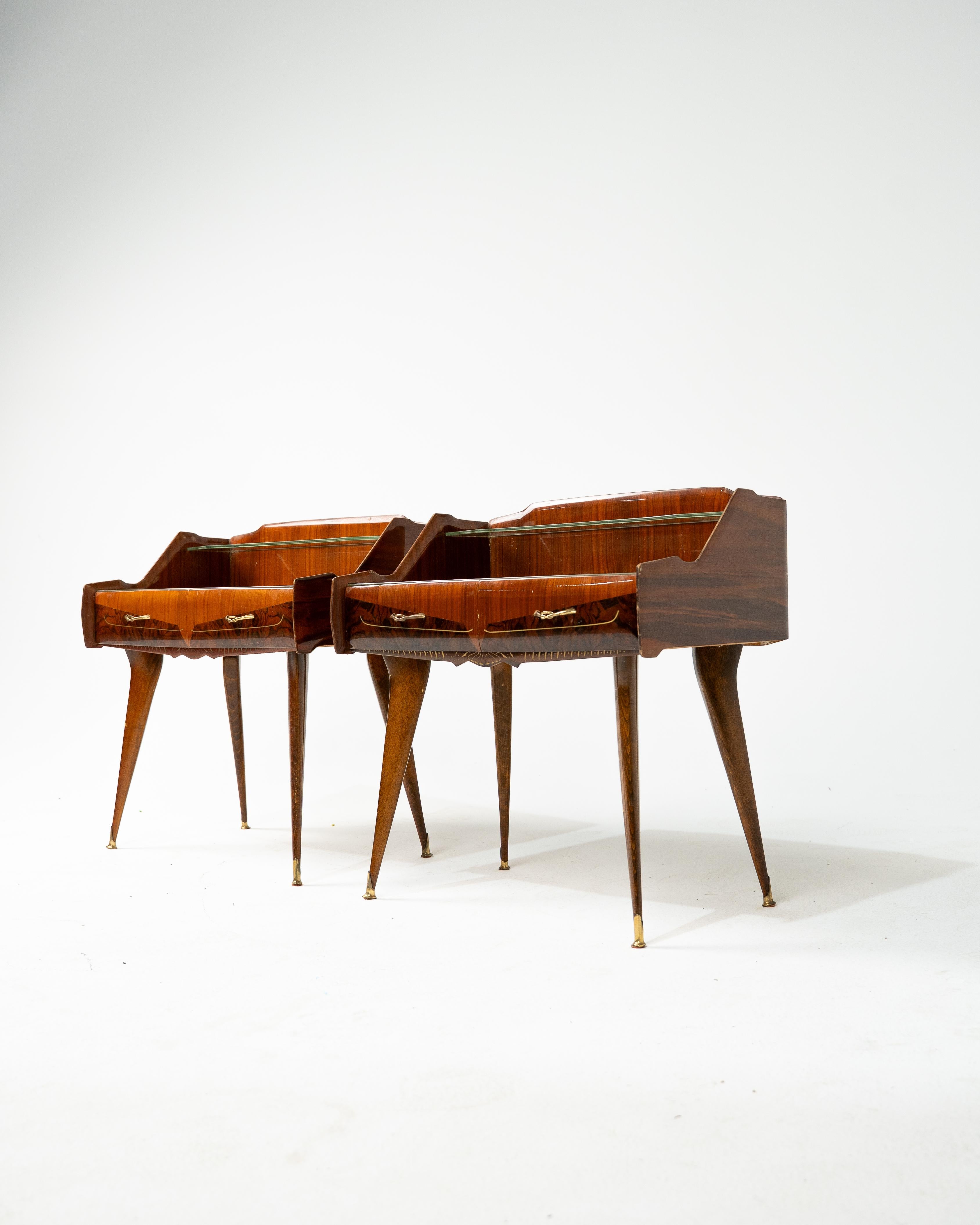 Mid-Century Modern Pair of Nightstands in Wood, Glass and Brass, Paolo Buffa Style, Italy 1950s For Sale
