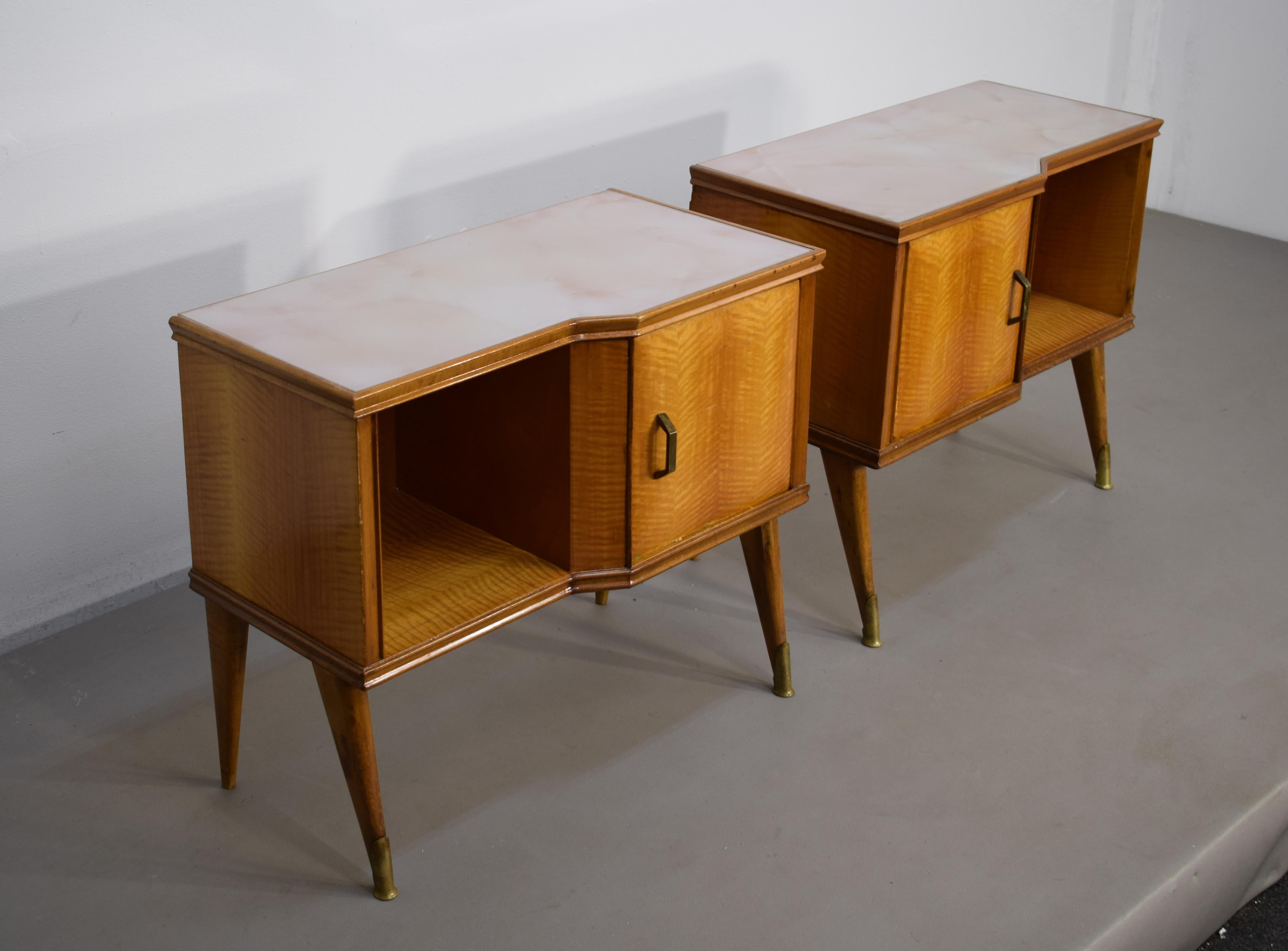 Pair of nightstands, Italy, 1950s.

Dimensions: H= 52 cm; W= 62 cm; D= 32 cm.