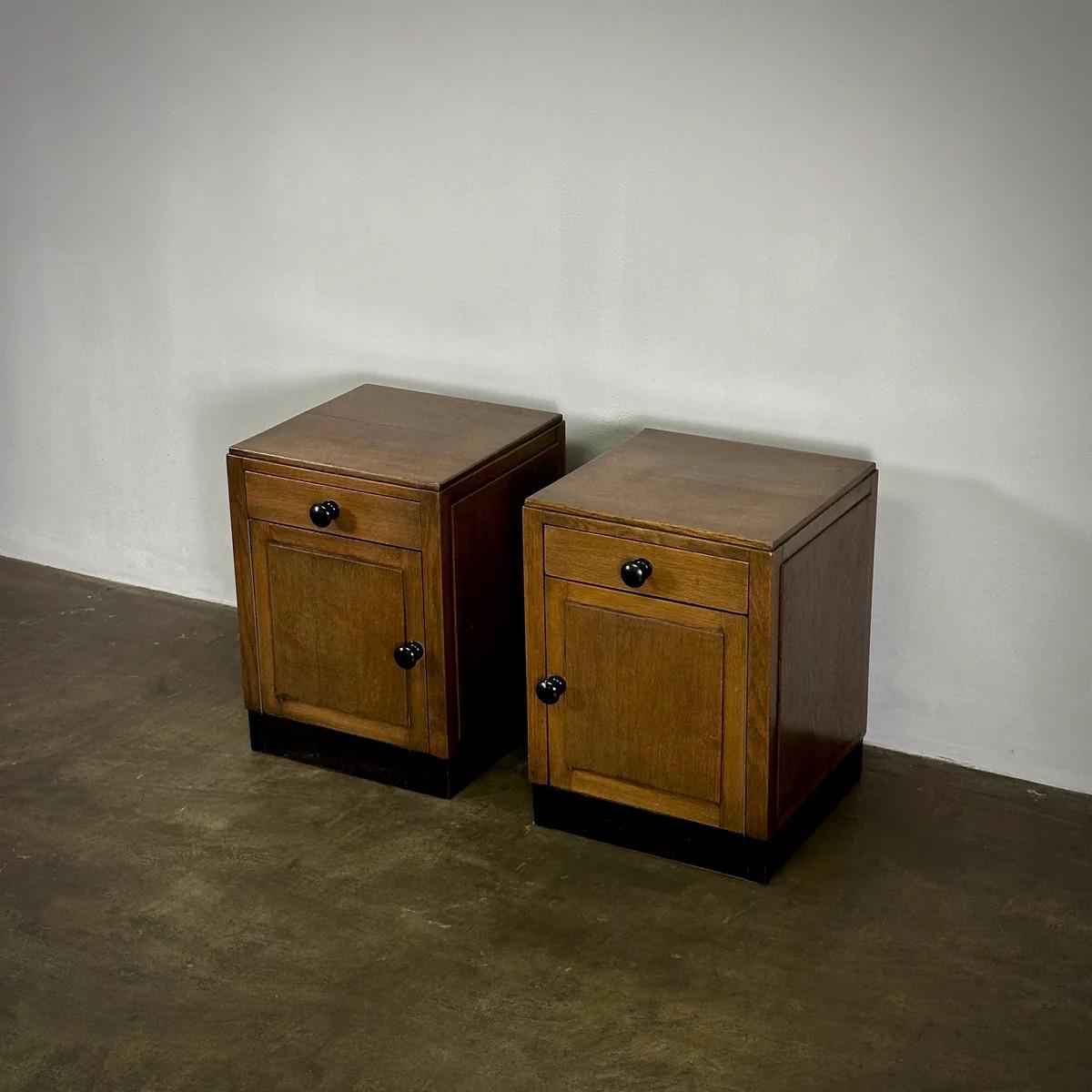 Pareja de mesillas de noche o armarios en Bueno estado para la venta en Los Angeles, CA