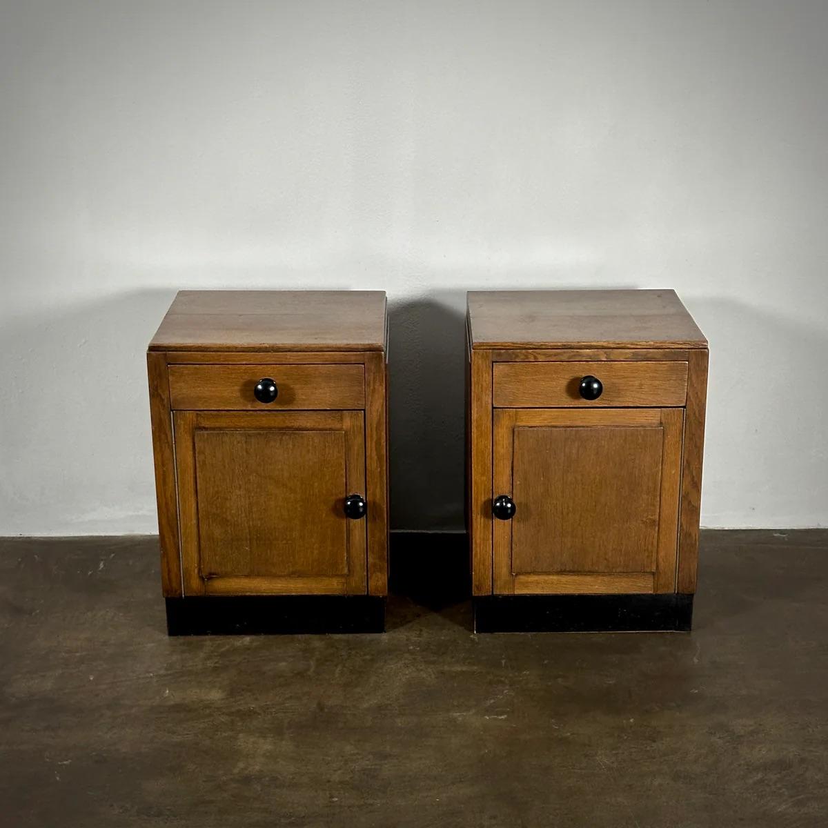 Pareja de mesillas de noche o armarios principios del siglo XX en venta