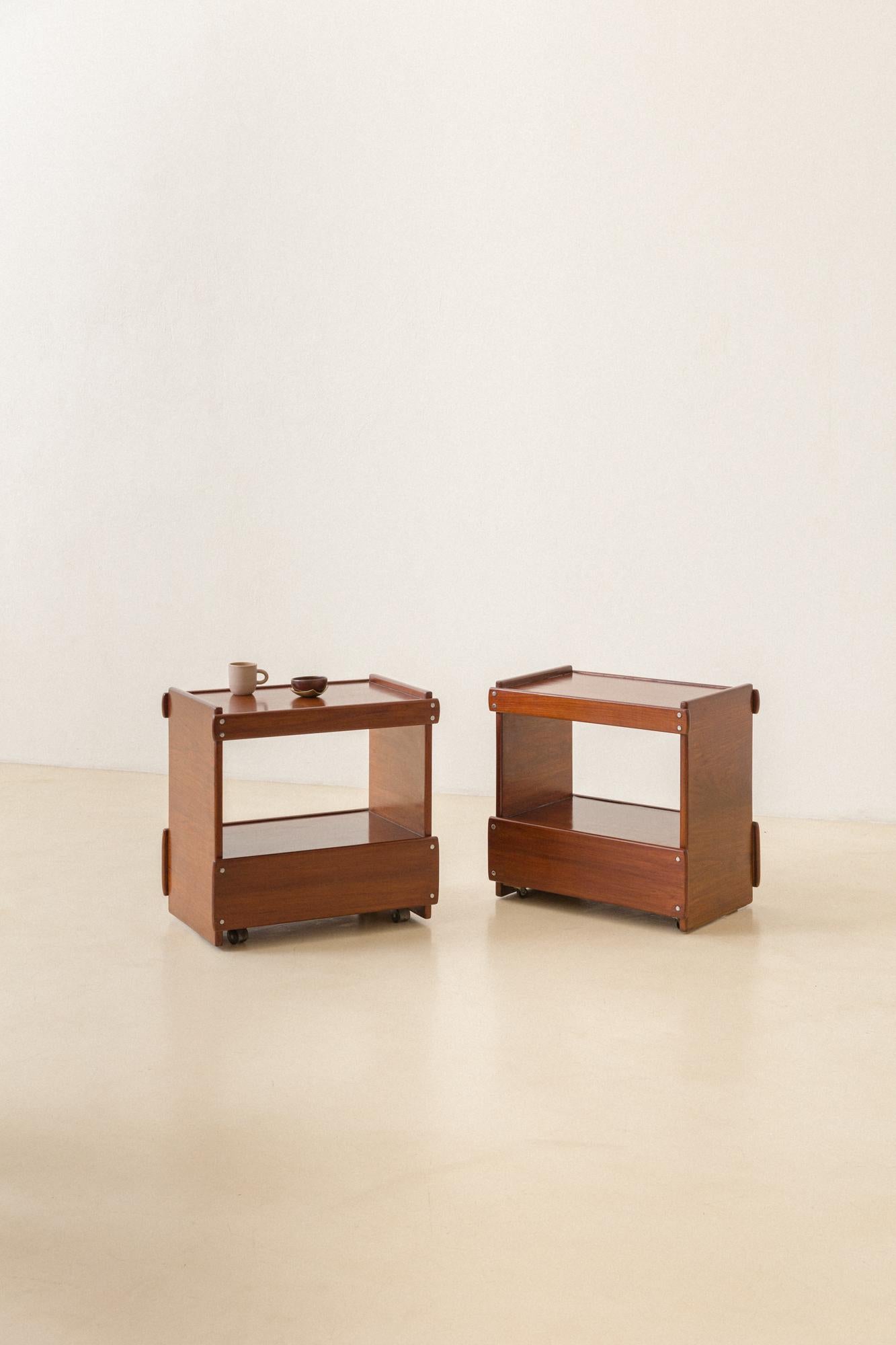 This nightstand was designed by Sergio Rodrigues (1914-2012) and produced in the 1960s. Following the same structural thought as other pieces by Rodrigues, like the 