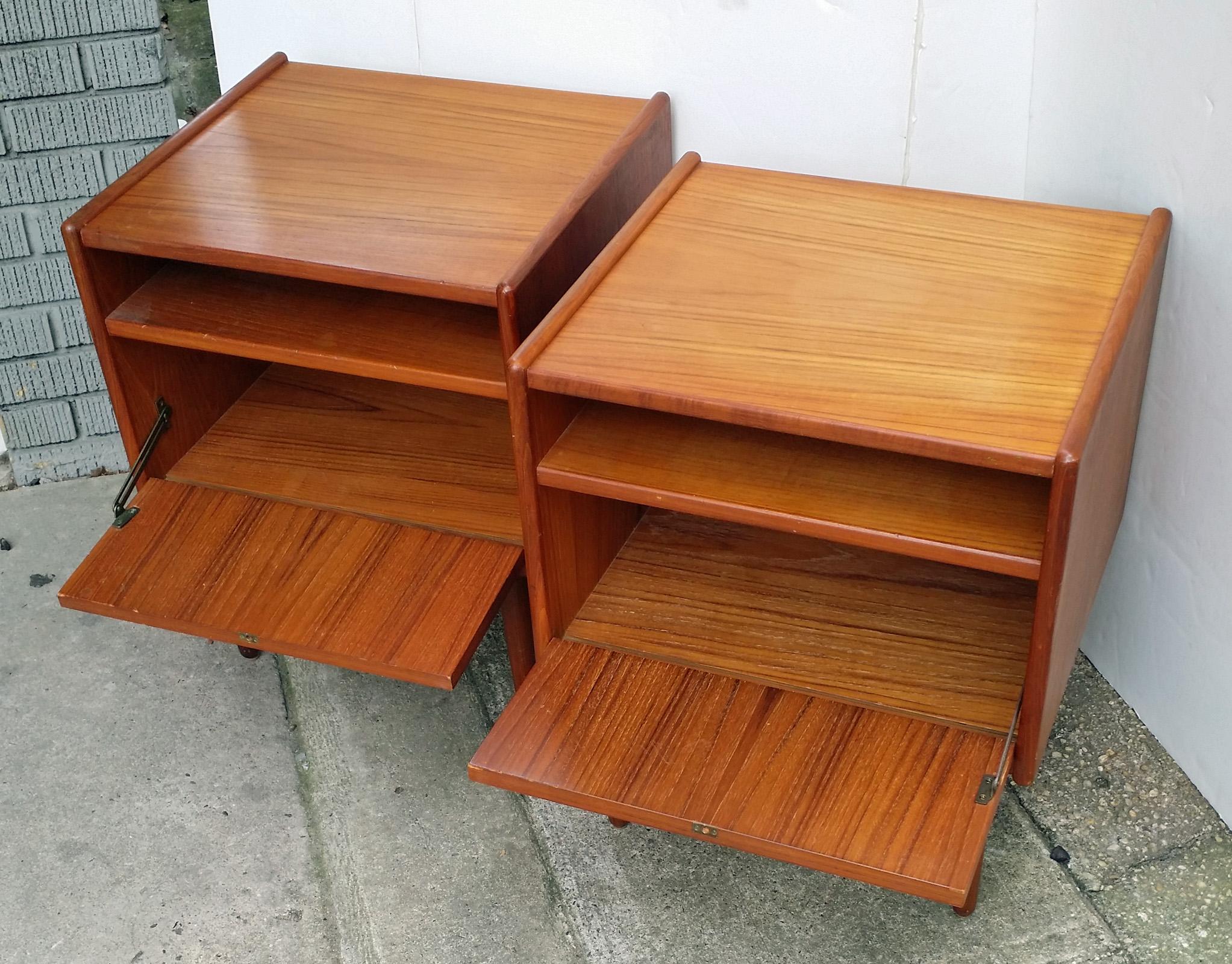 Pair of vintage nightstands in fine original condition. Also suitable as end tables. Nicely grained teakwood construction.
Design by Svend Madsen for Falster, Denmark.