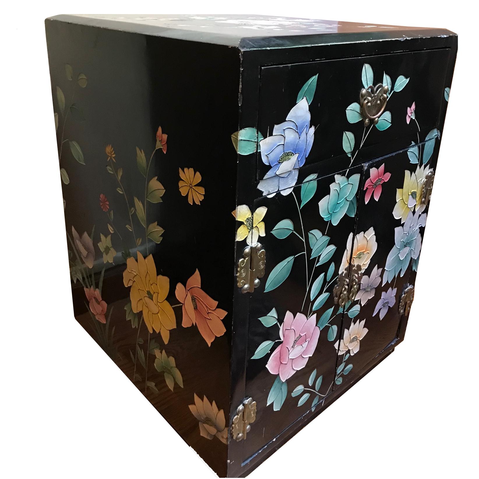 Wood Pair of Nightstands with Floral Decoration For Sale