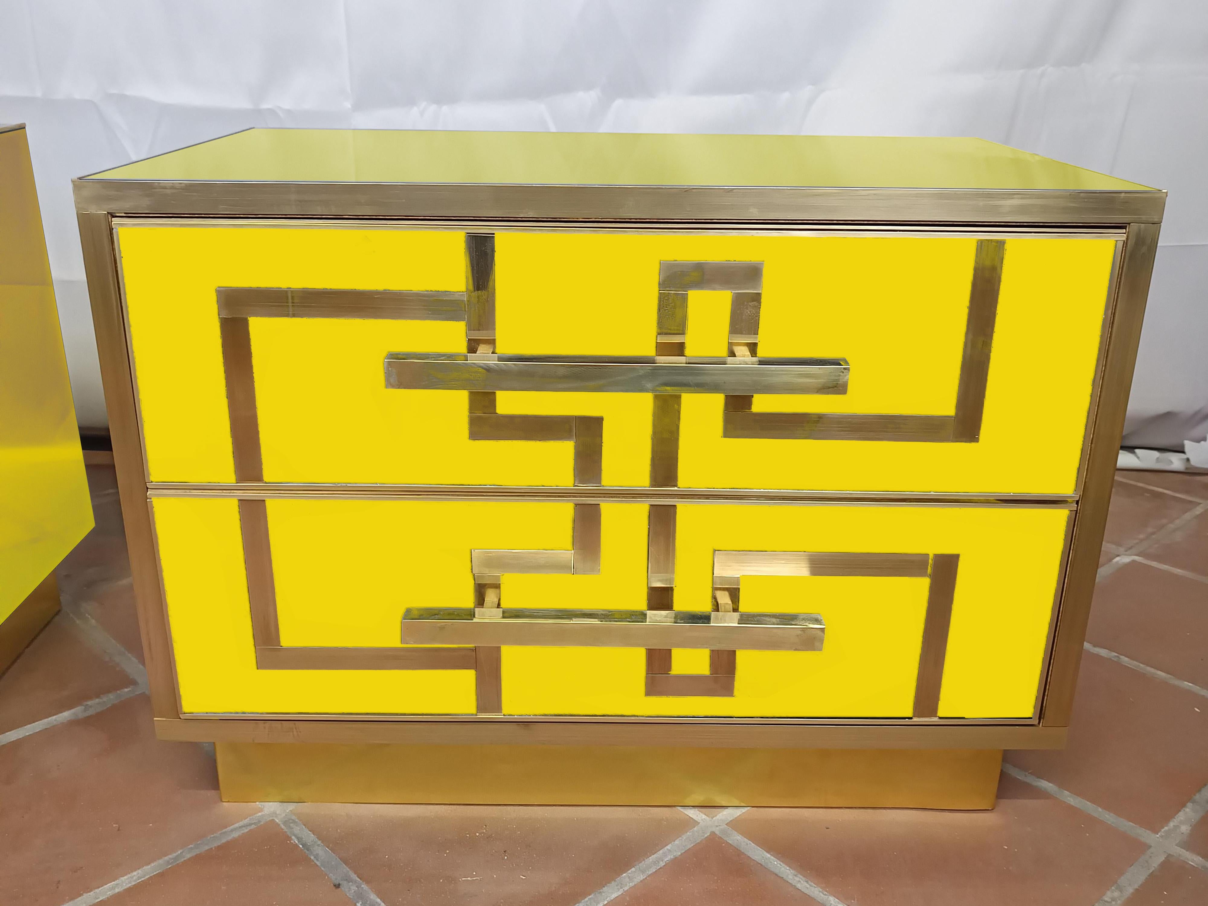Discover the charm of mid-century modern design with this fine pair of nightstands, inspired by the 1950s and made in Italy. 

Made by skilled Italian artisans, experts in working with Murano glass and brass. 

These nightstands feature a solid