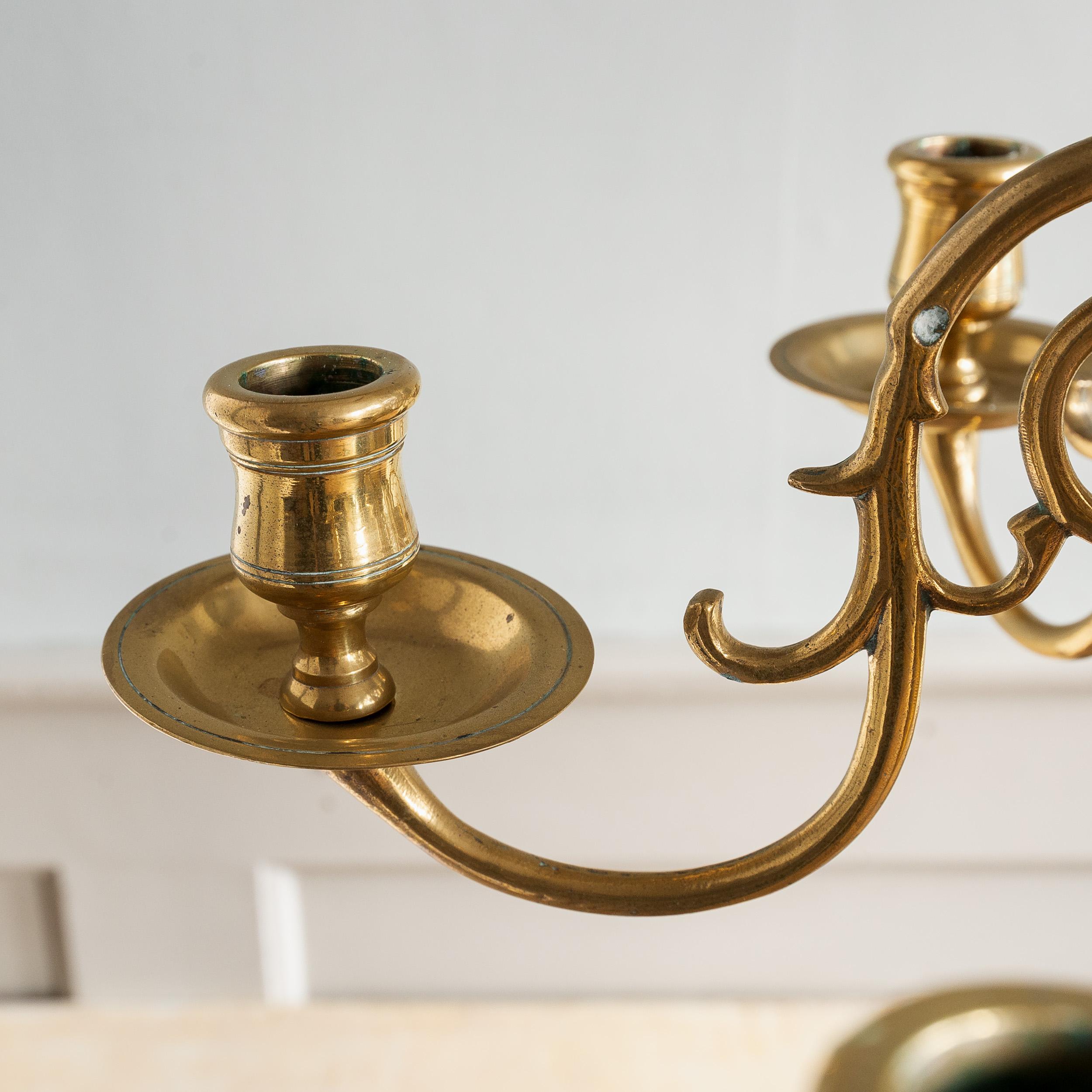 Coppia di lampadari a candela in stile olandese del XIX secolo in vendita 5