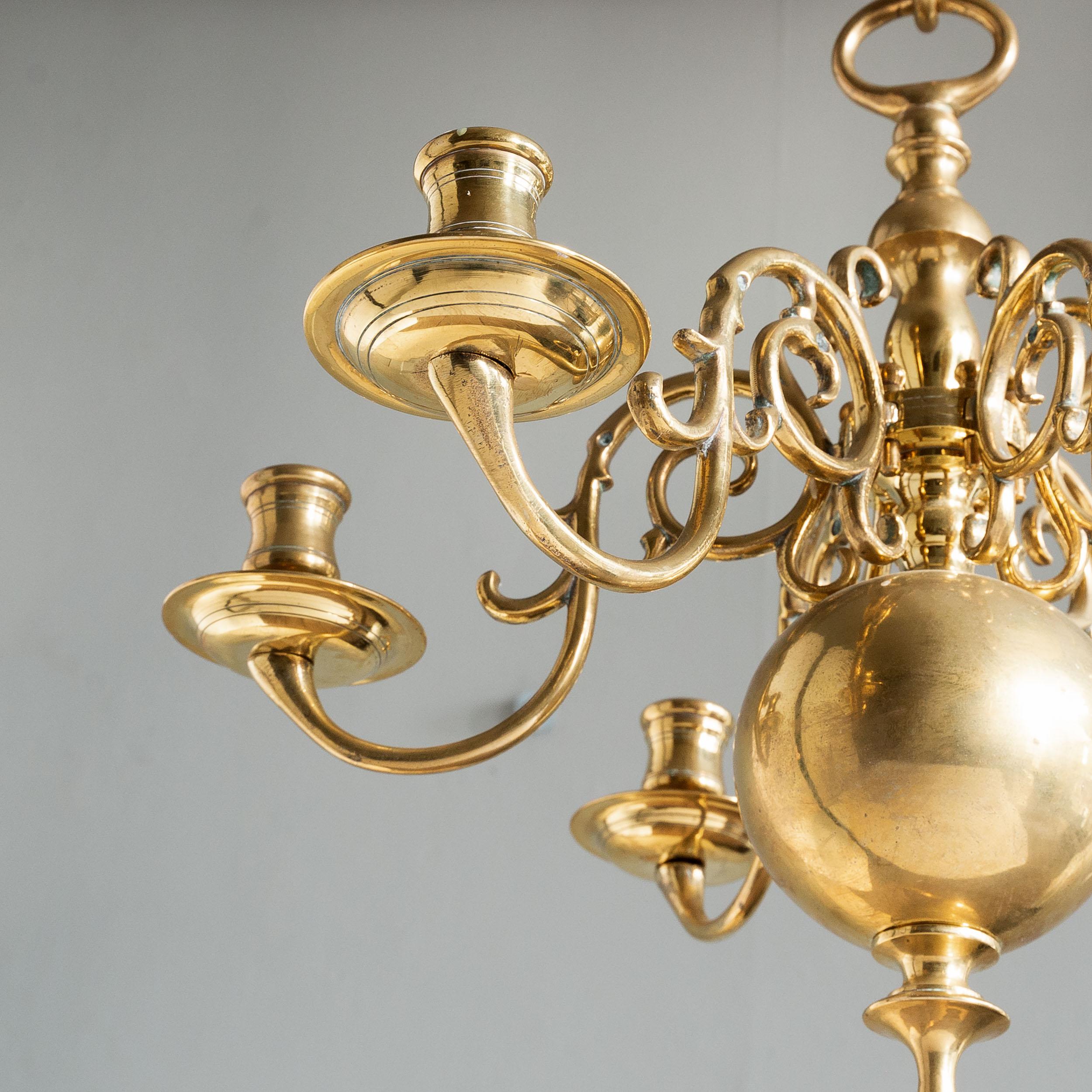 Coppia di lampadari a candela in stile olandese del XIX secolo in vendita 7