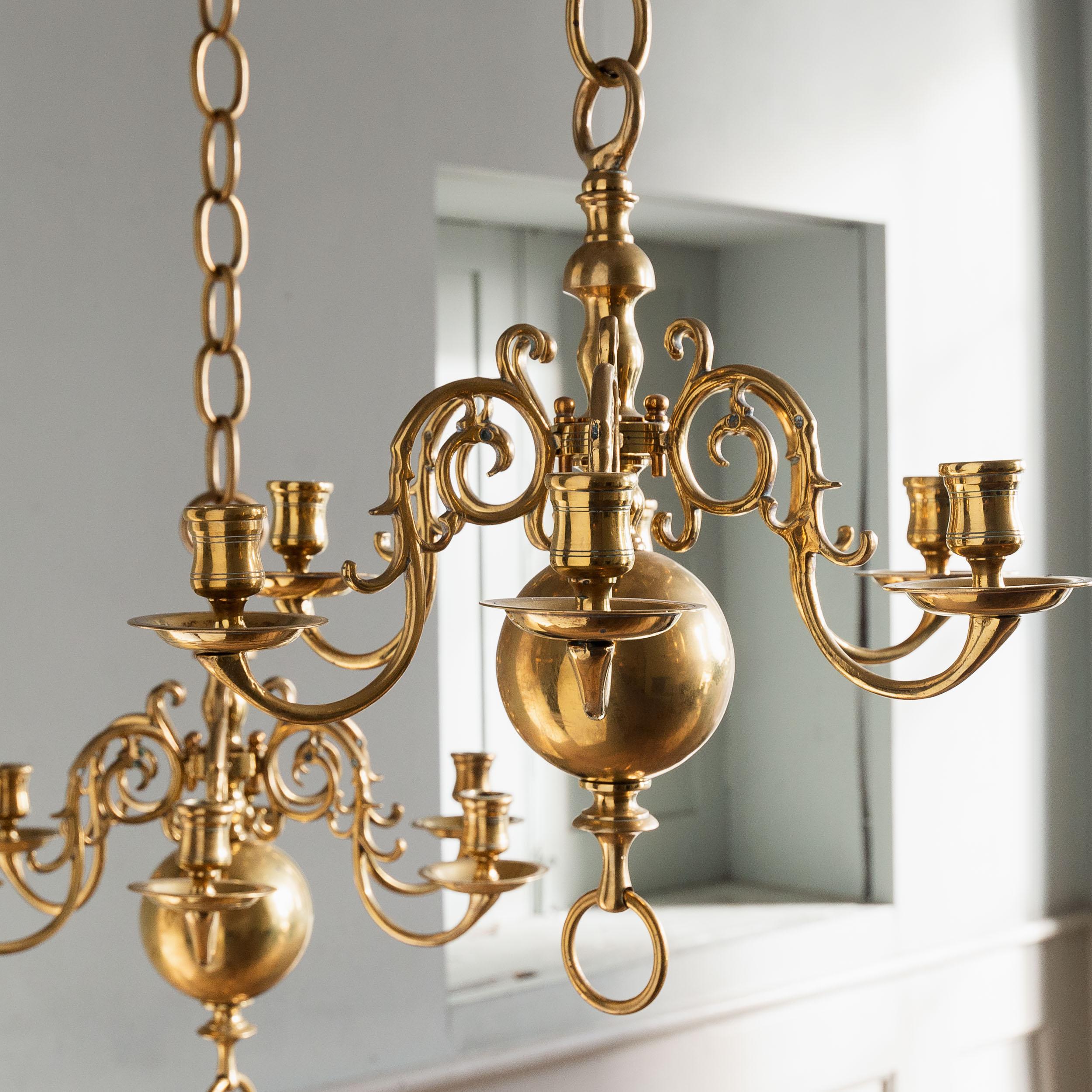 Europeo Coppia di lampadari a candela in stile olandese del XIX secolo in vendita