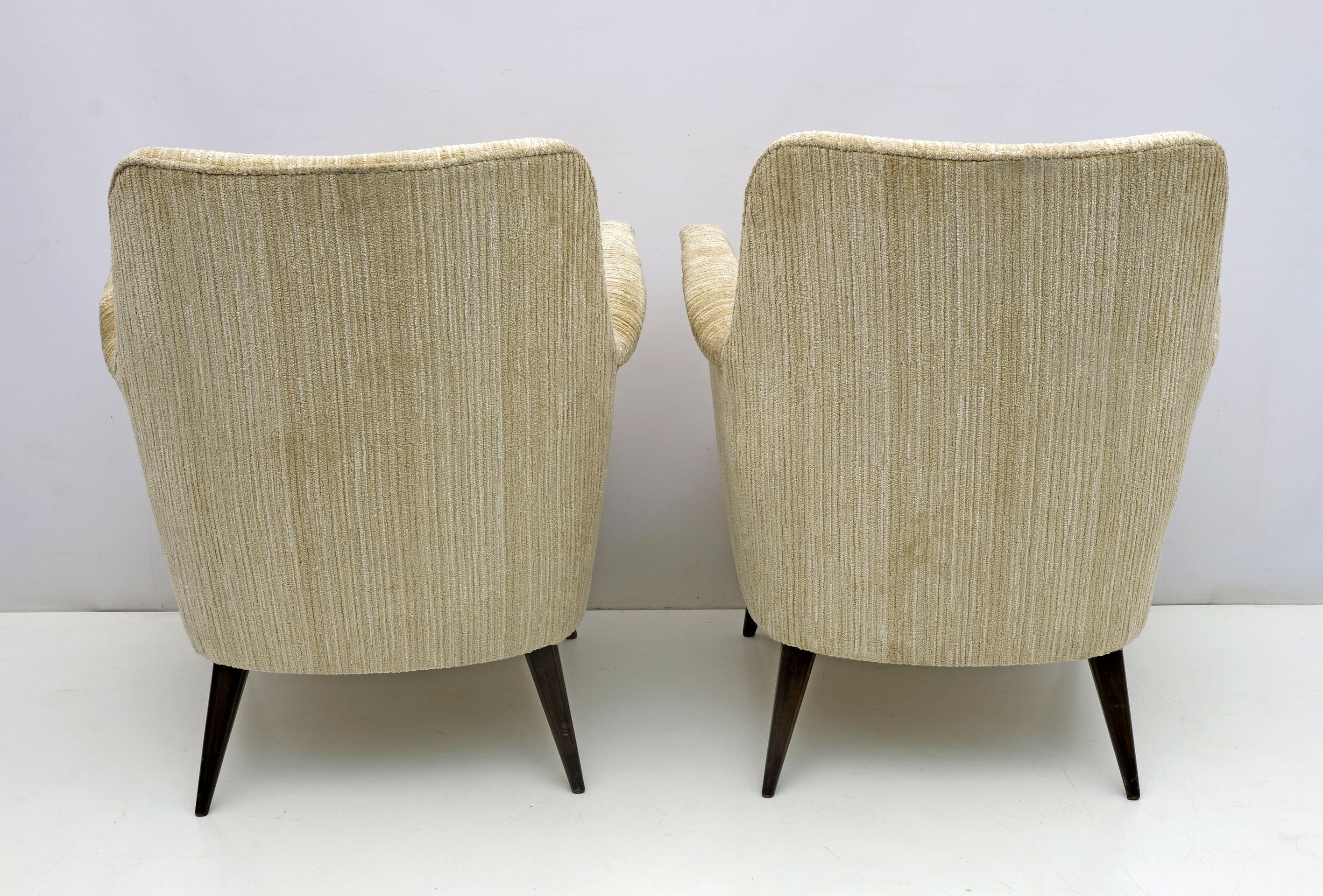Chenille Paire de fauteuils Nino Zoncada modernes du milieu du siècle en velours chenille de Cassina, années 50 en vente