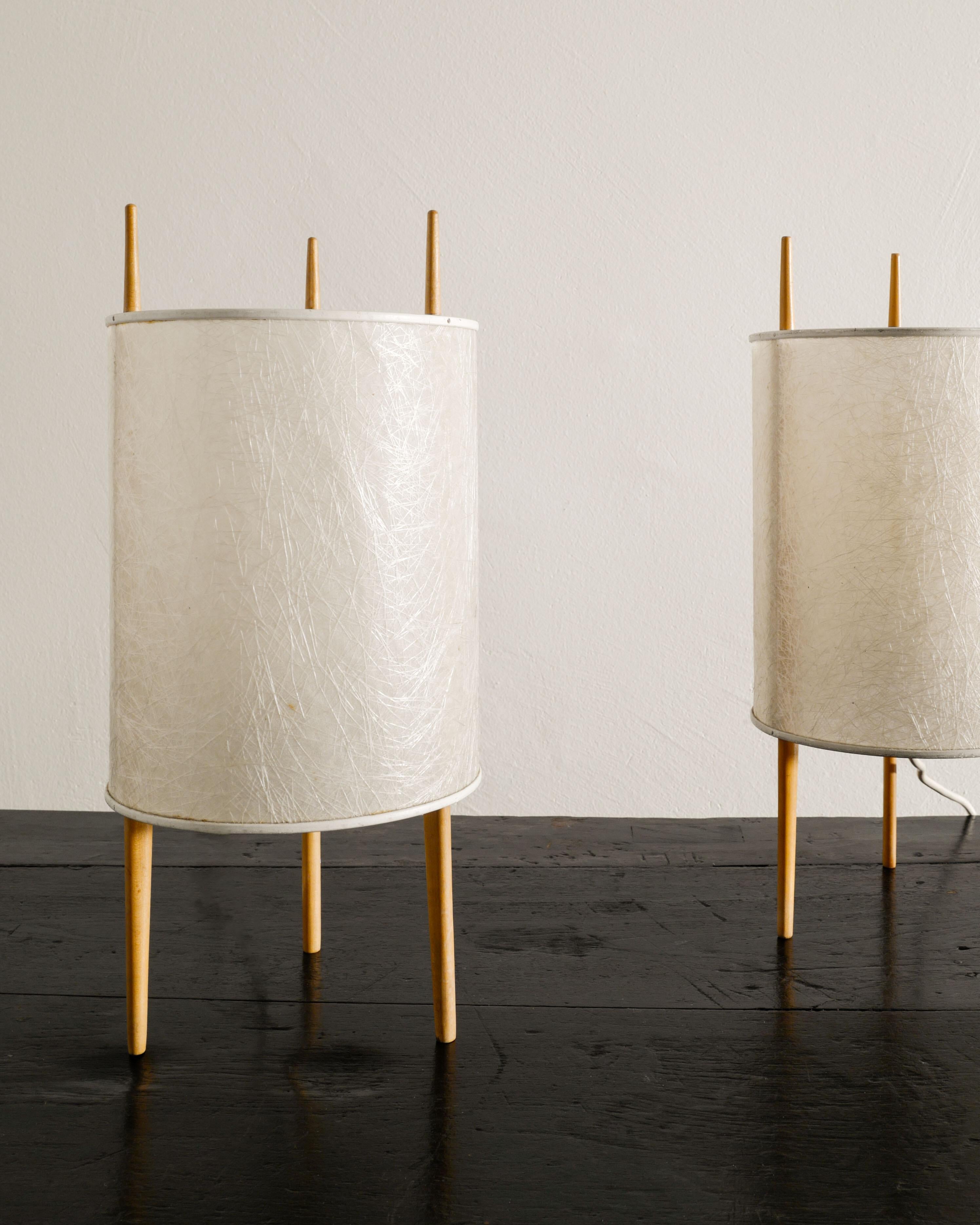 Mid-Century Modern Pair of No. 9 Mid Century Desk Table Lamps by Isamu Noguchi for Knoll USA, 1940s