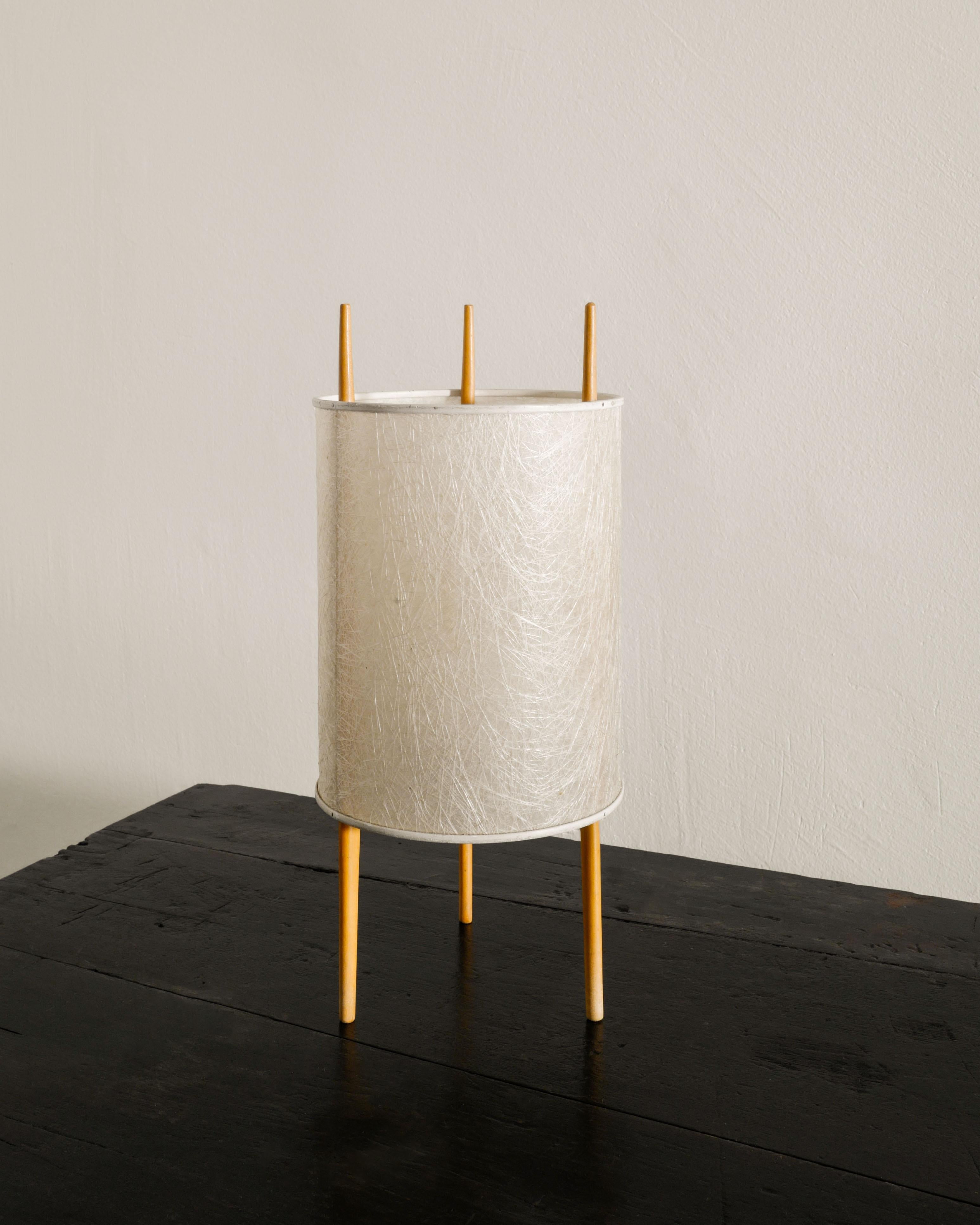 Pair of No. 9 Mid Century Desk Table Lamps by Isamu Noguchi for Knoll USA, 1940s In Good Condition In Stockholm, SE