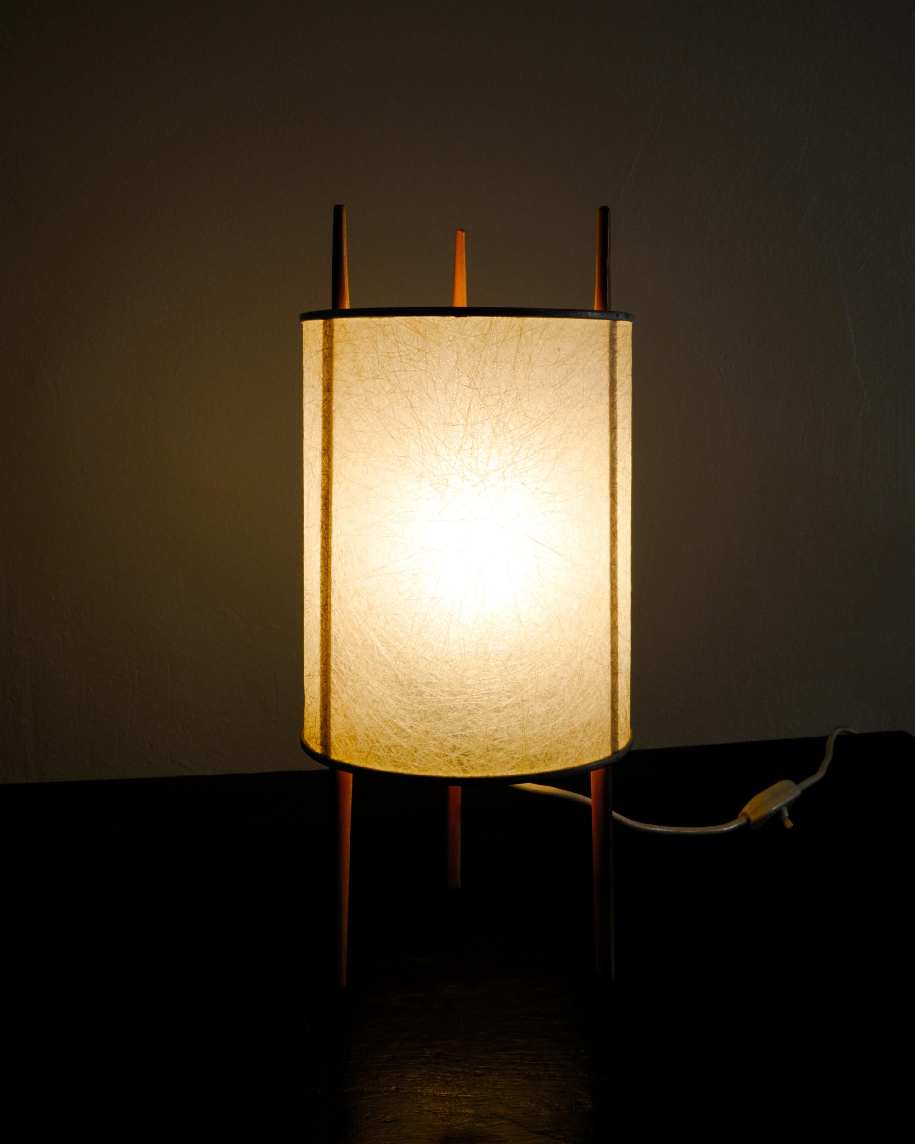 Mid-20th Century Pair of No. 9 Mid Century Desk Table Lamps by Isamu Noguchi for Knoll USA, 1940s