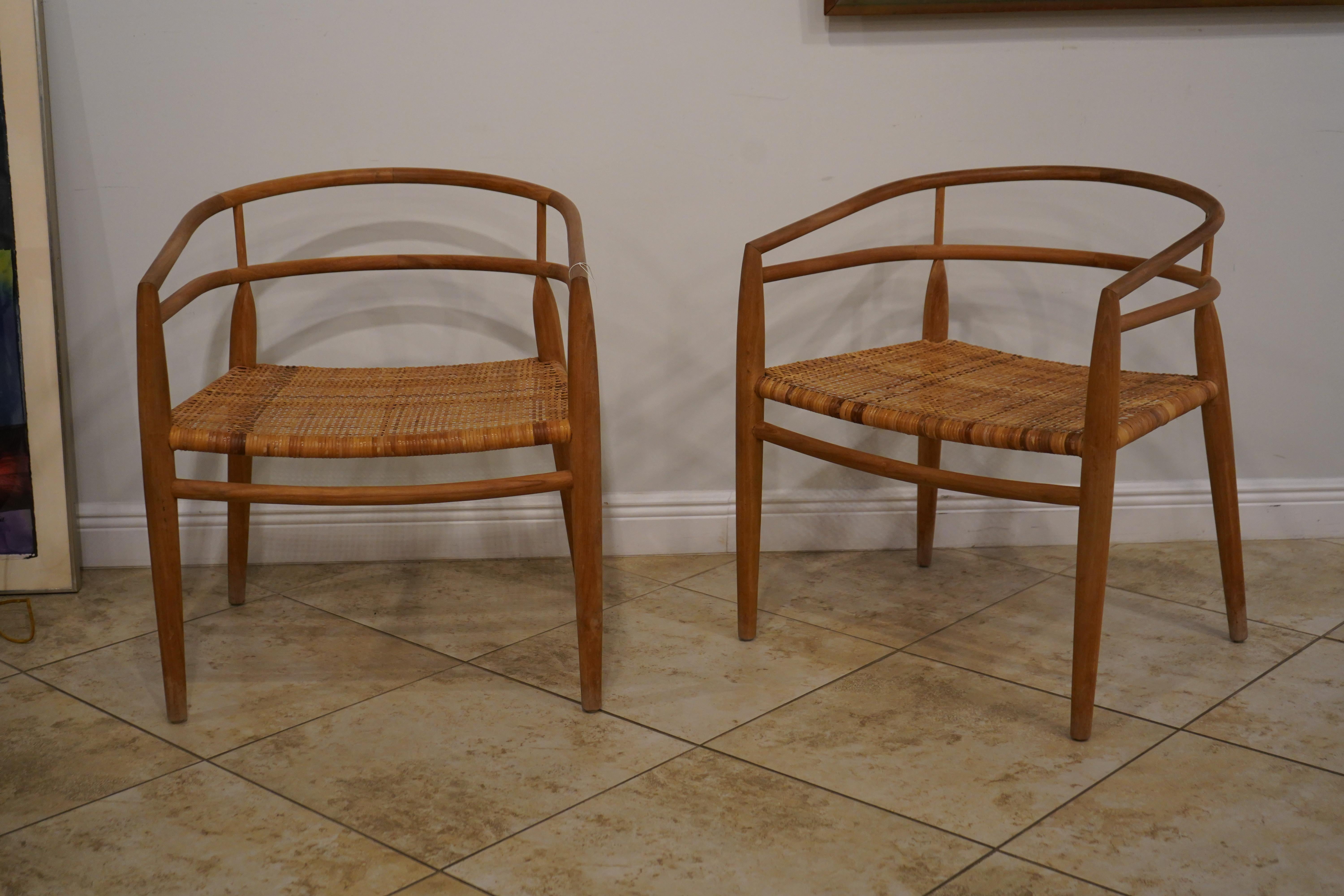 Paar Noir Finley Stuhl mit Rattan - Teak

Seit mehr als einem Jahrzehnt entwirft, baut und importiert Noir eine unverwechselbare und ständig wachsende Kollektion von hochwertigen Einrichtungsgegenständen. Die für ihre natürliche, schlichte und