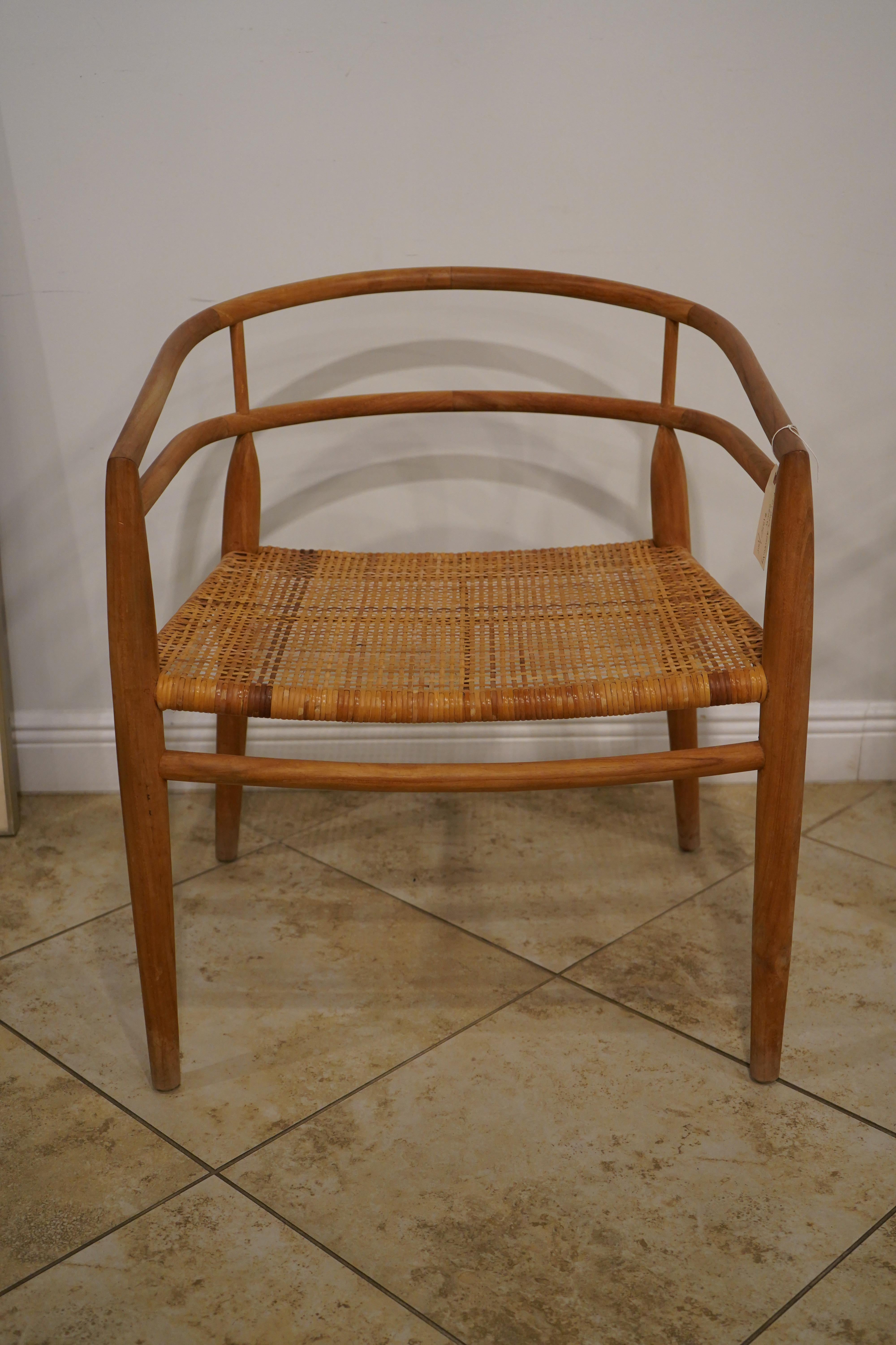 Paar Noir Finley Stuhl mit Rattan - Teak im Zustand „Gut“ im Angebot in Ft. Lauderdale, FL