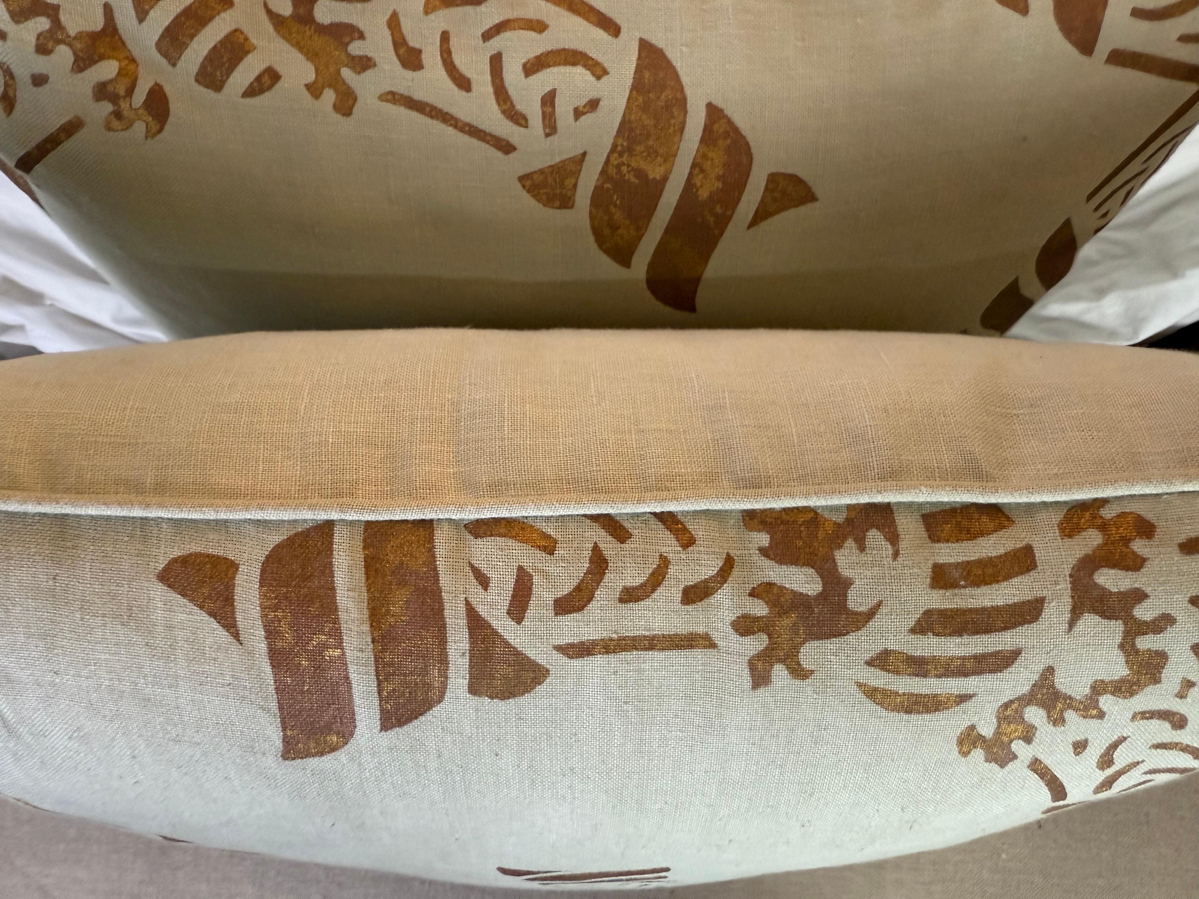 Americano Coppia di cuscini Nomi in lino decorati con stencil in vendita