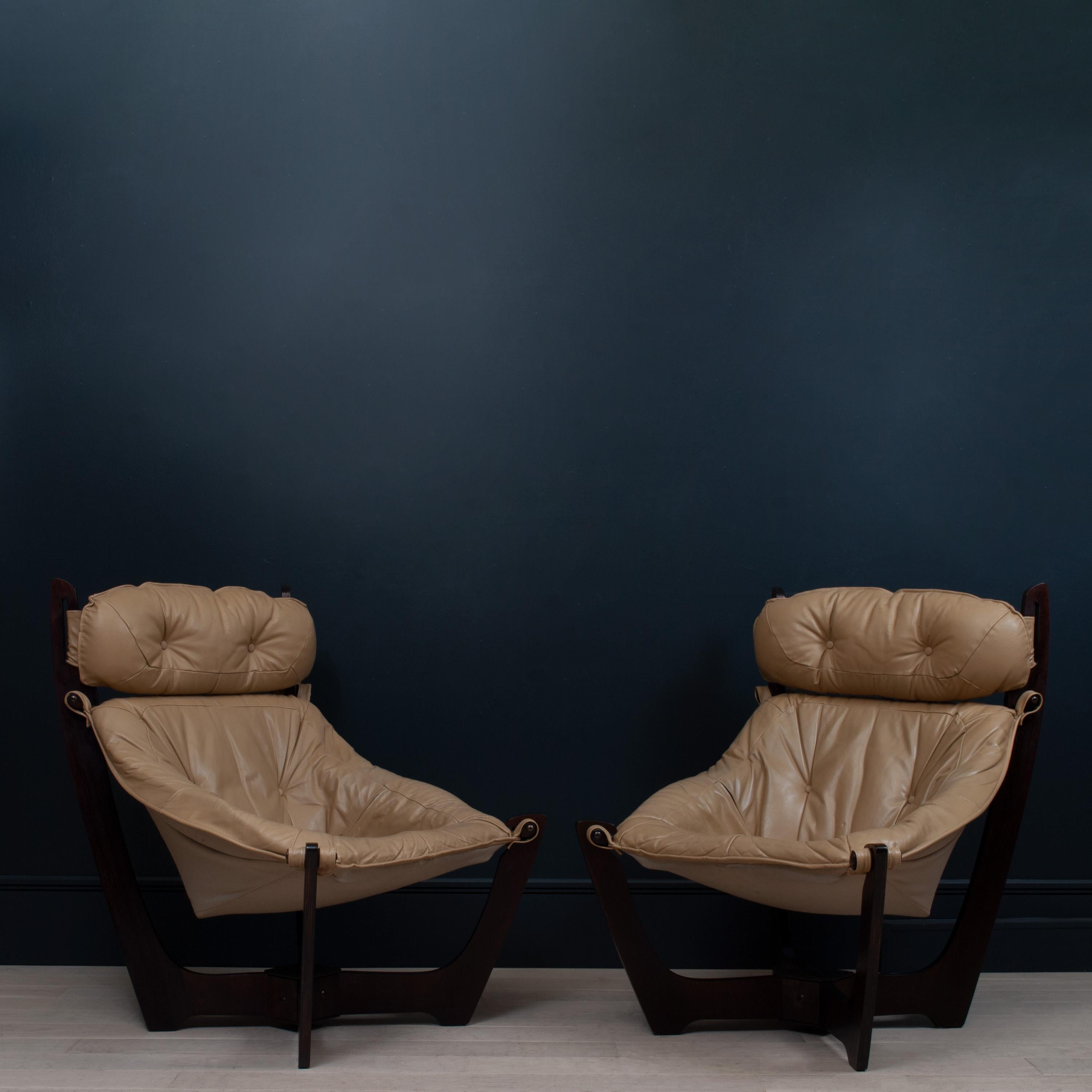 Pair of Nordic Luna Chairs 1
