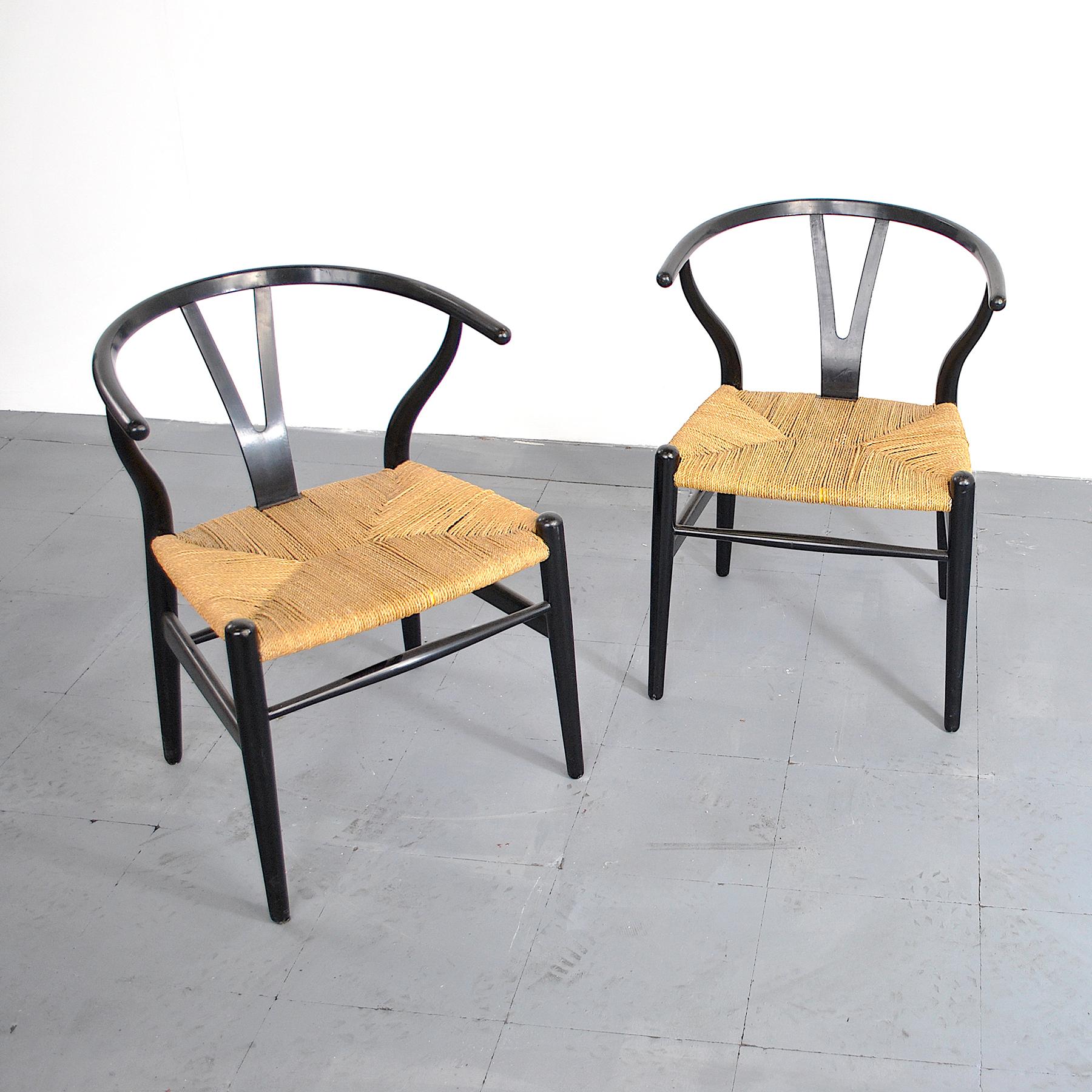 Danish Pair of Wishbone chairs by Hans Wegner  For Sale