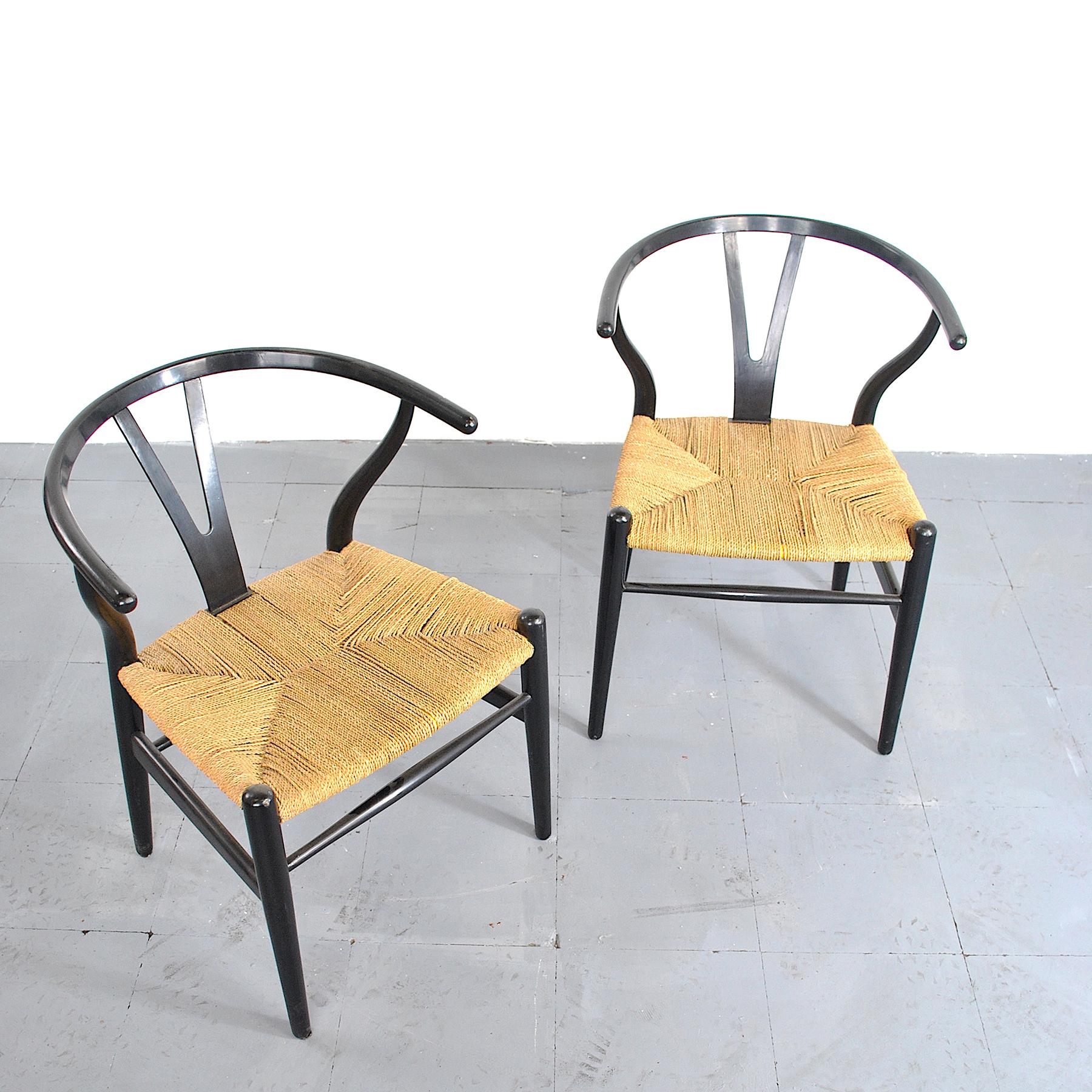 Mid-20th Century Pair of Wishbone chairs by Hans Wegner  For Sale