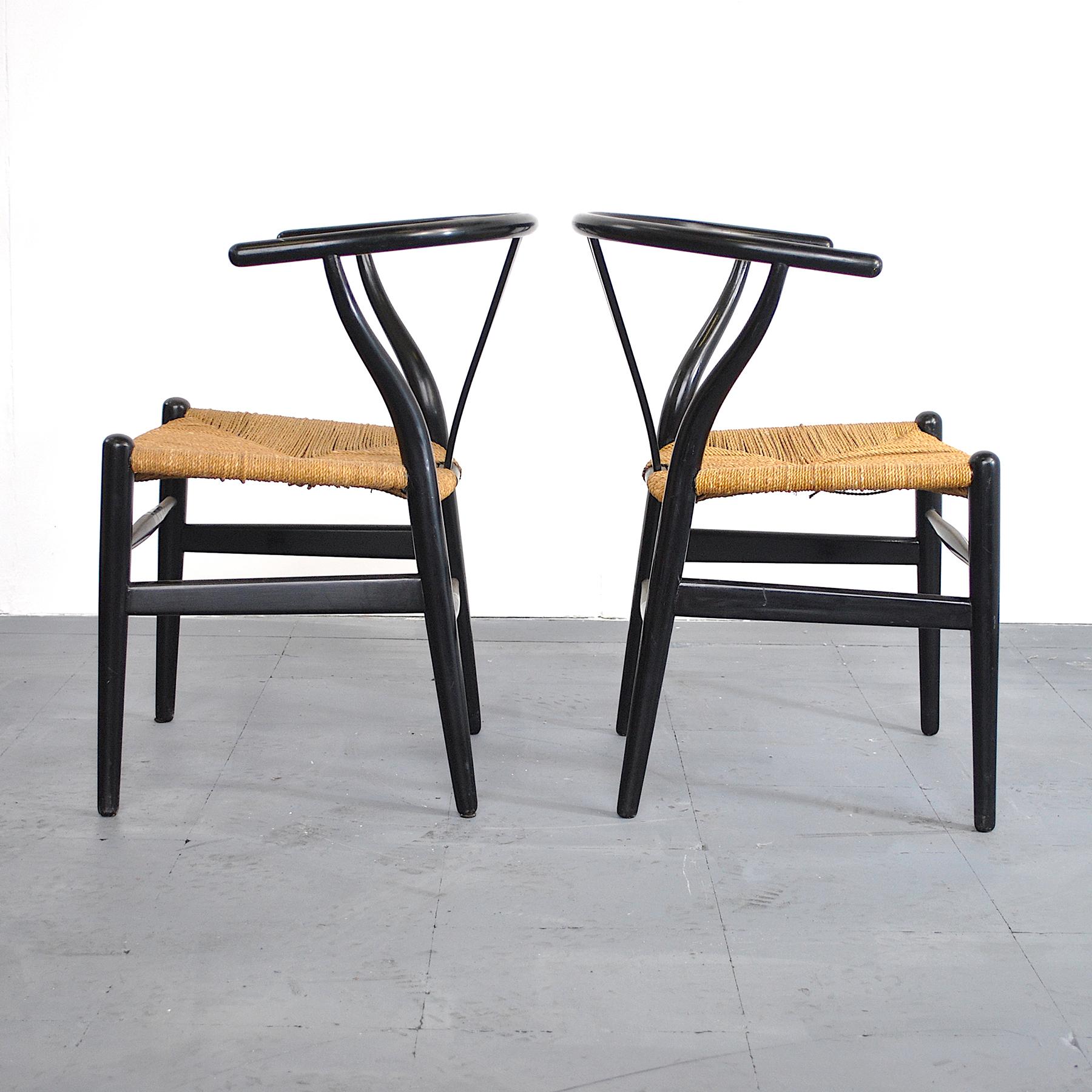 Rope Pair of Wishbone chairs by Hans Wegner  For Sale