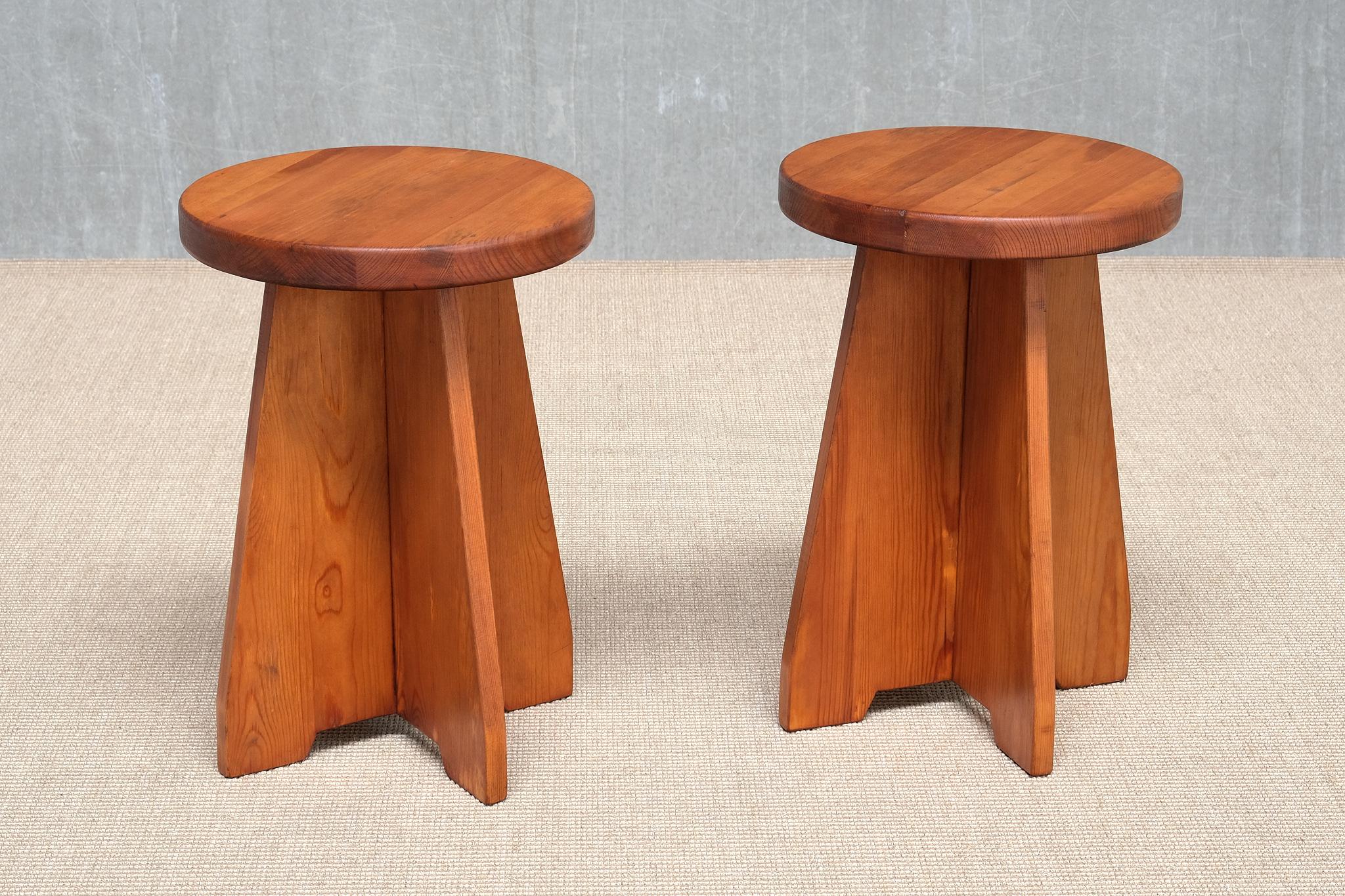 Pair of Nordiska Kompaniet Stools/ Side Tables in Solid Pine, Sweden, 1940s For Sale 4