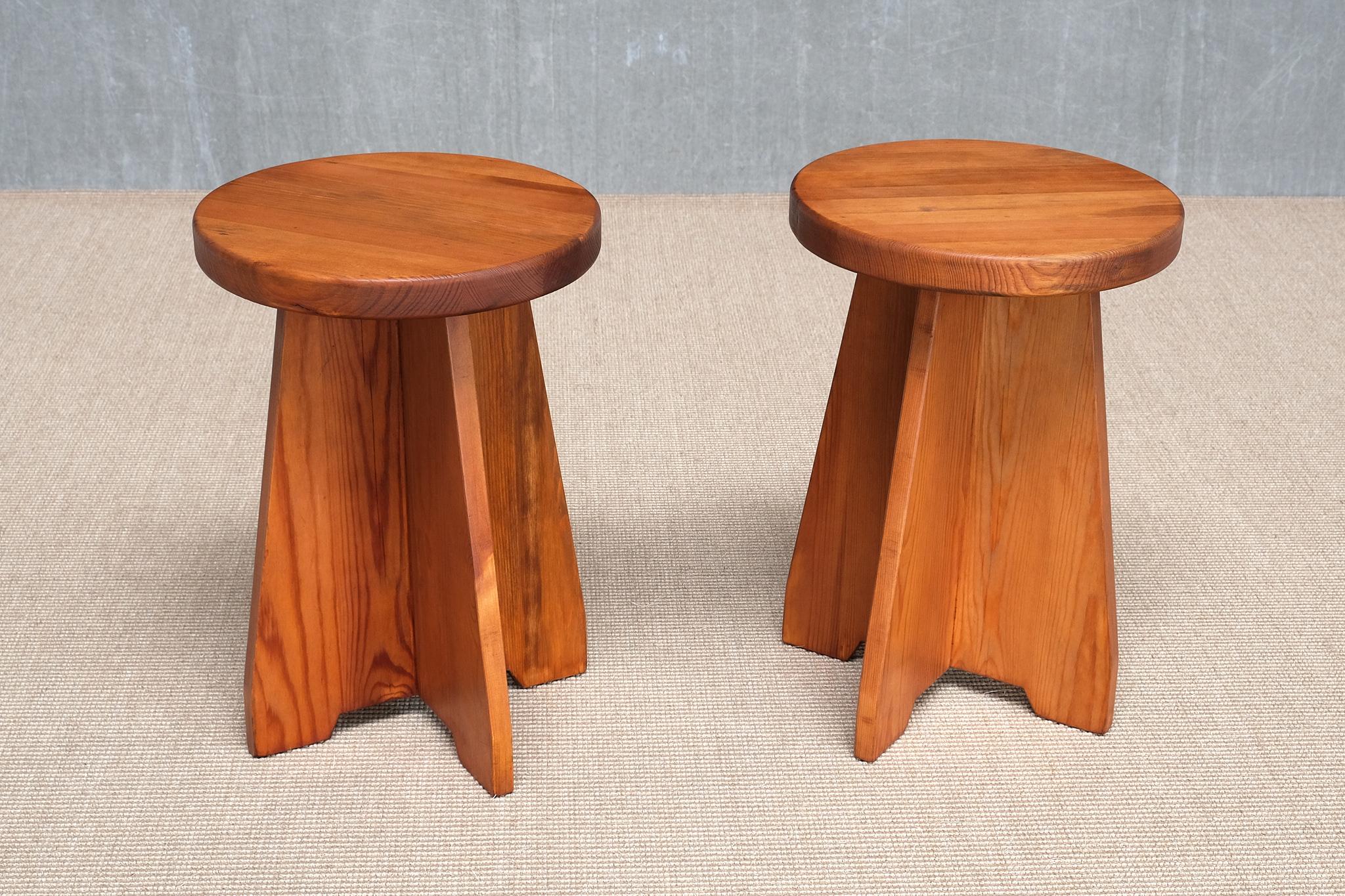 Swedish Pair of Nordiska Kompaniet Stools/ Side Tables in Solid Pine, Sweden, 1940s For Sale