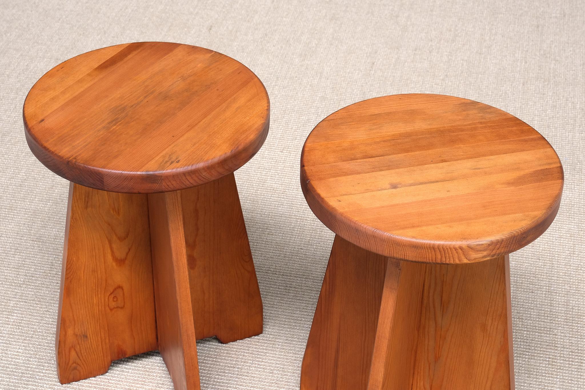 Pair of Nordiska Kompaniet Stools/ Side Tables in Solid Pine, Sweden, 1940s In Good Condition For Sale In The Hague, NL