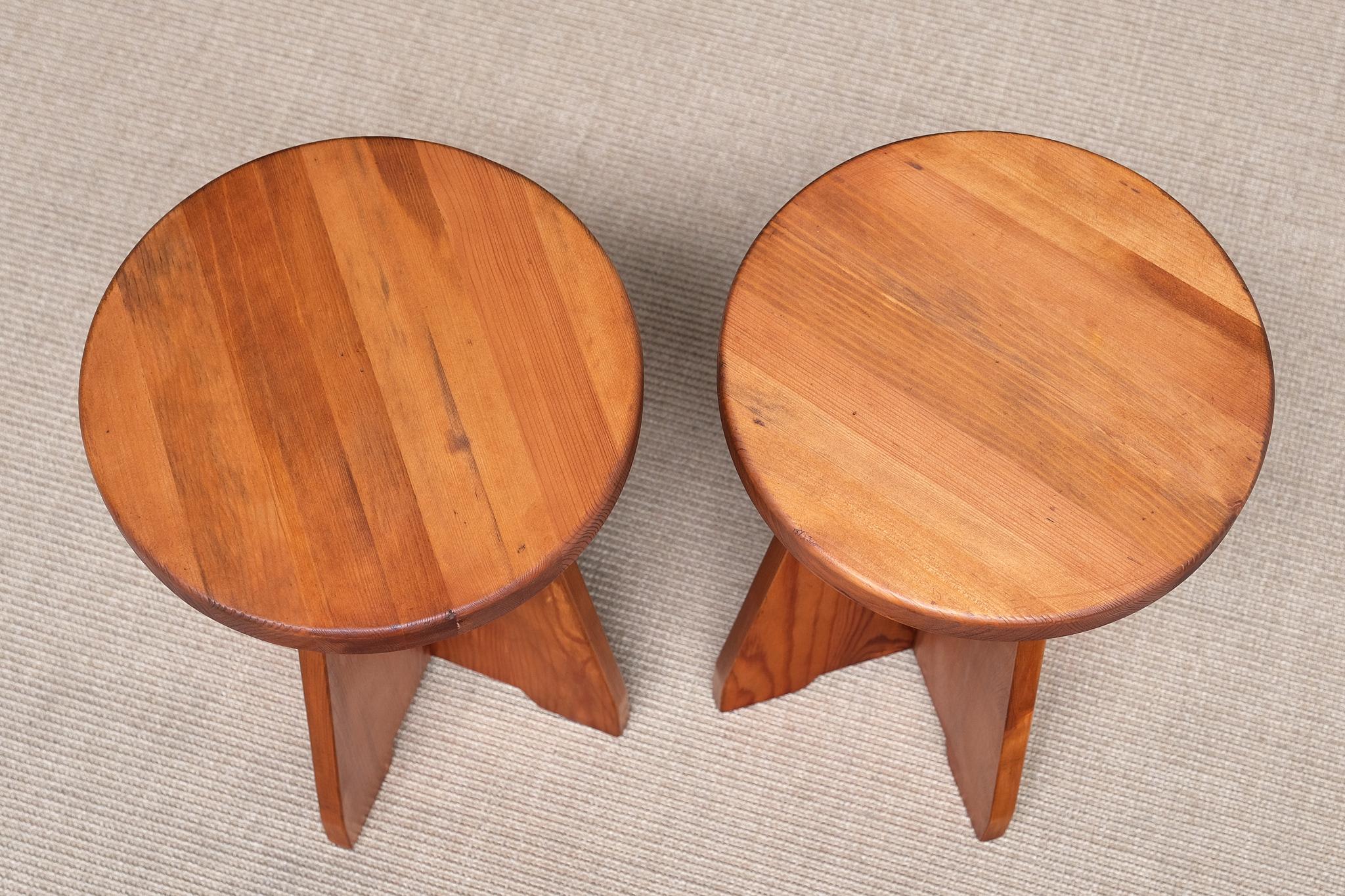 Mid-20th Century Pair of Nordiska Kompaniet Stools/ Side Tables in Solid Pine, Sweden, 1940s For Sale