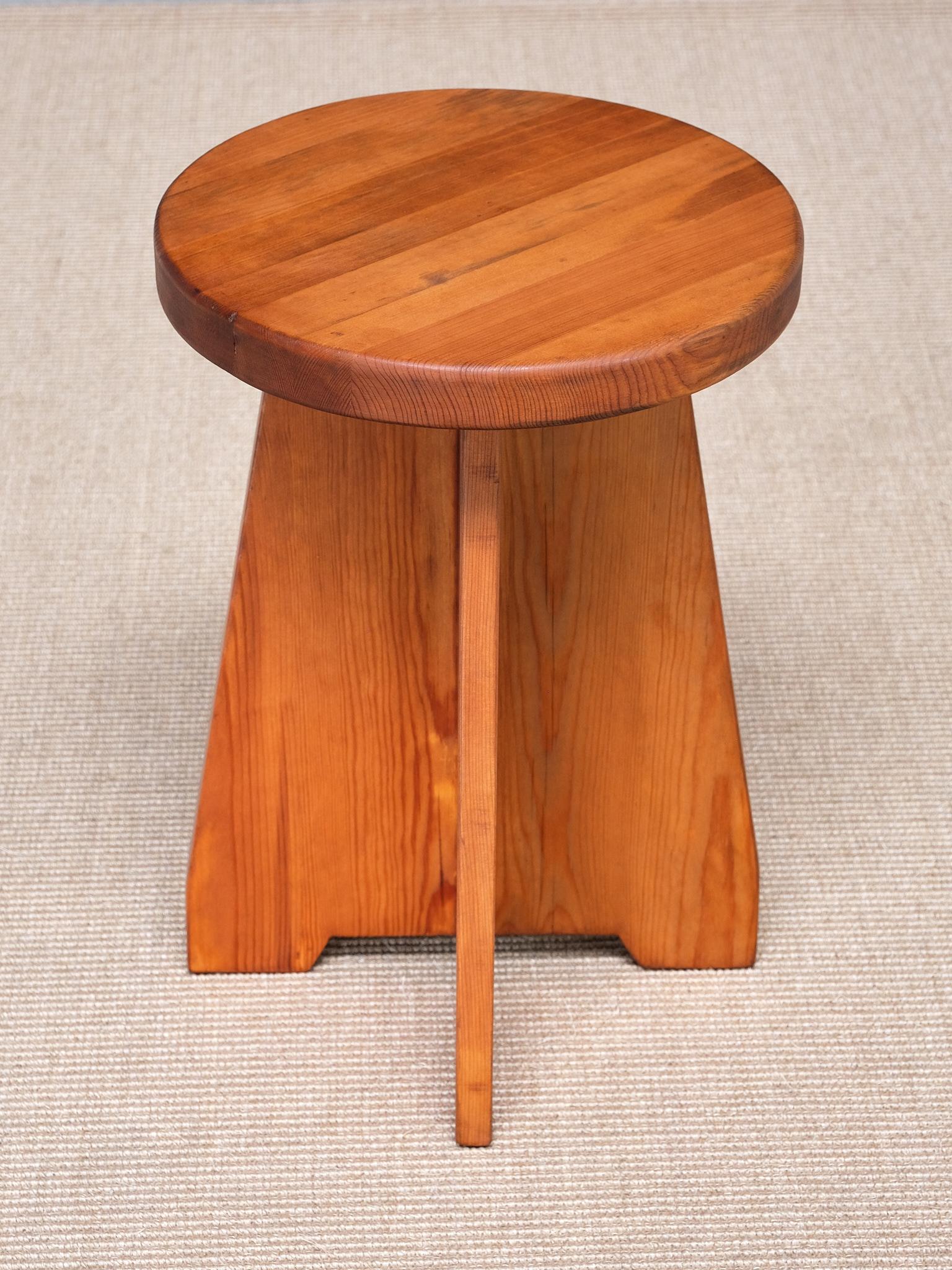 Pair of Nordiska Kompaniet Stools/ Side Tables in Solid Pine, Sweden, 1940s For Sale 3