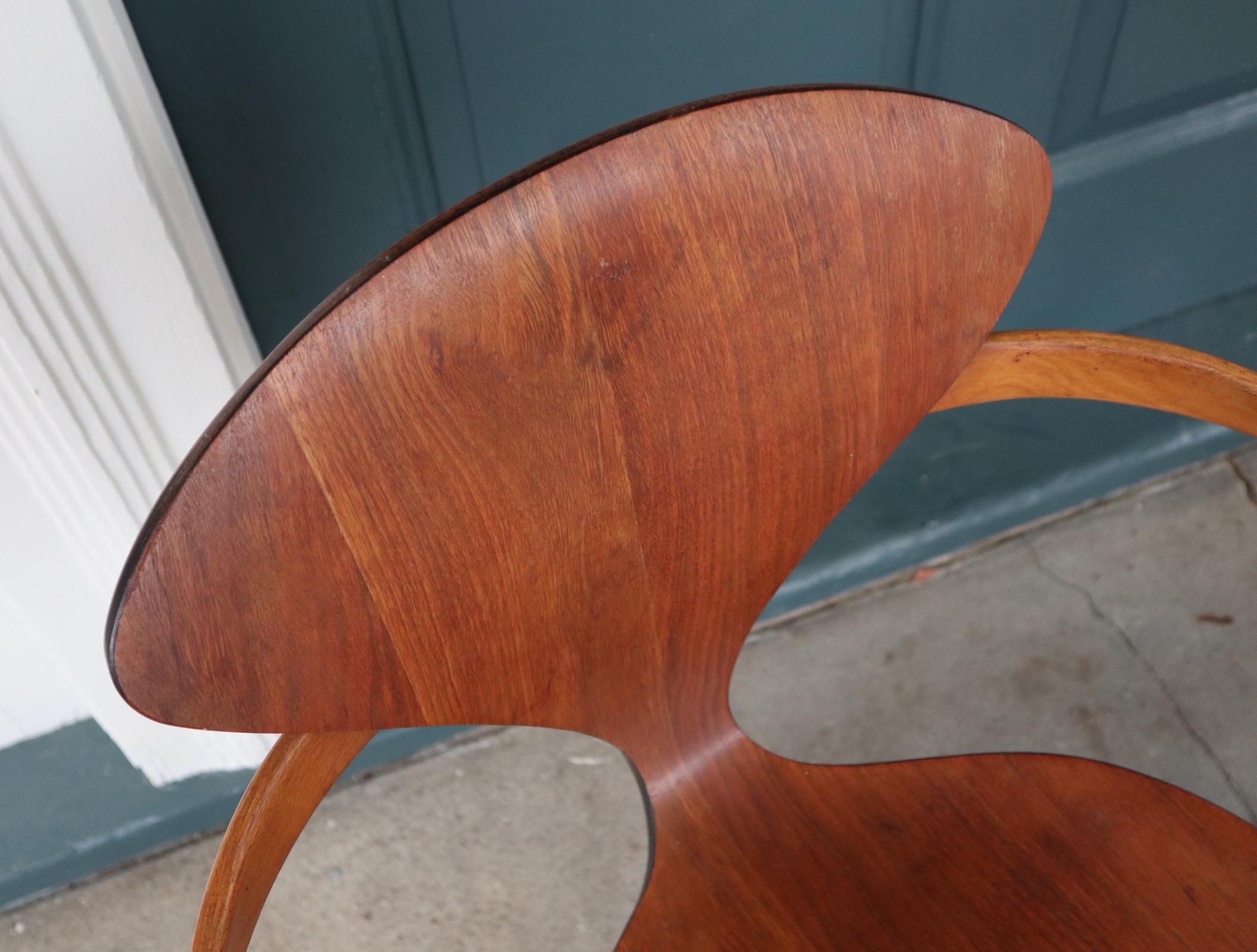 Pair of Norman Cherner Bentwood Pretzel Chairs in Walnut for Plycraft In Fair Condition In Brooklyn, NY
