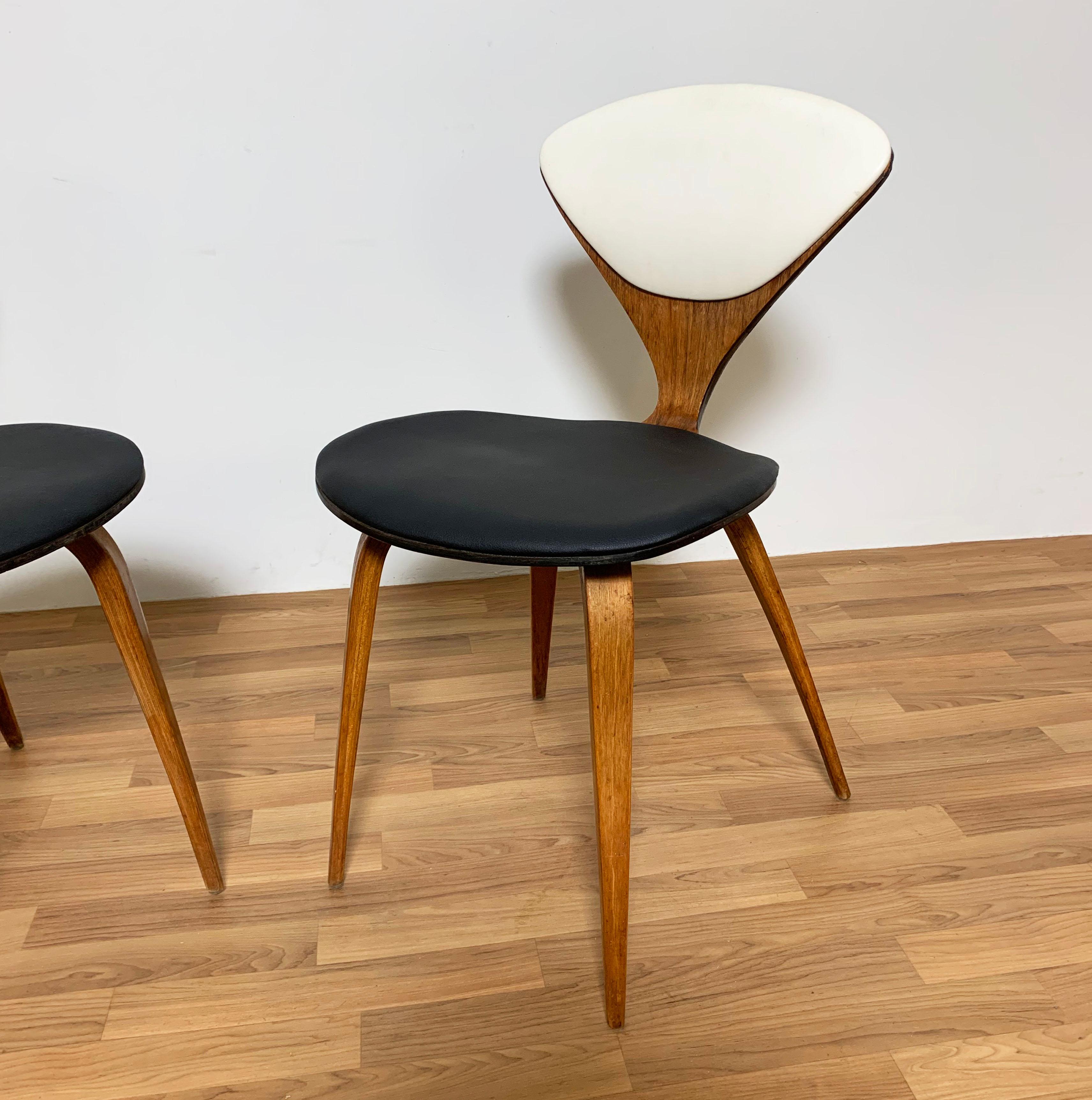 Mid-Century Modern Pair of Norman Cherner Dining Chairs for Plycraft, Circa 1960s