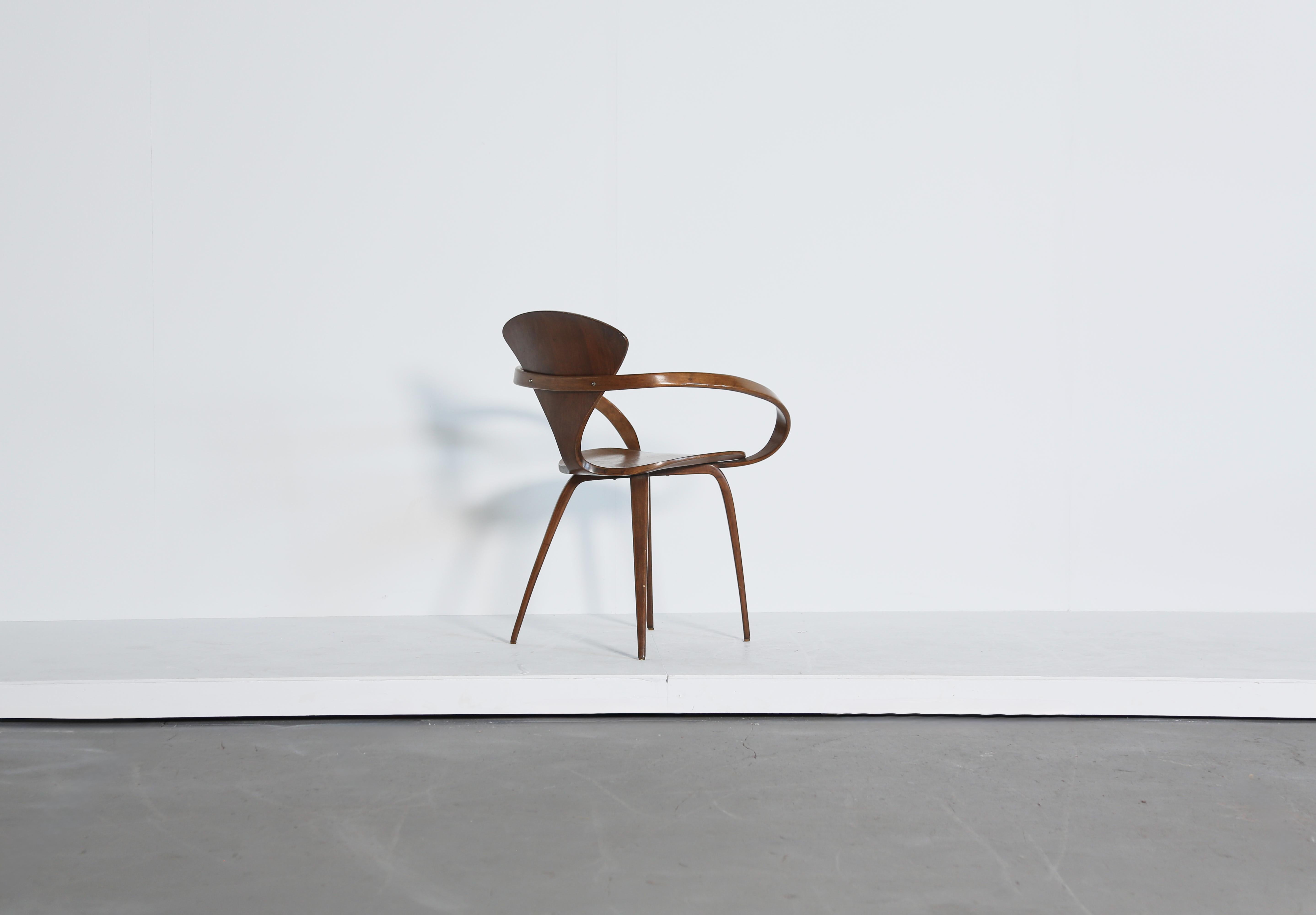 Legno Coppia di poltrone Pretzel Norman Cherner, Plycraft, USA, anni '60 in vendita