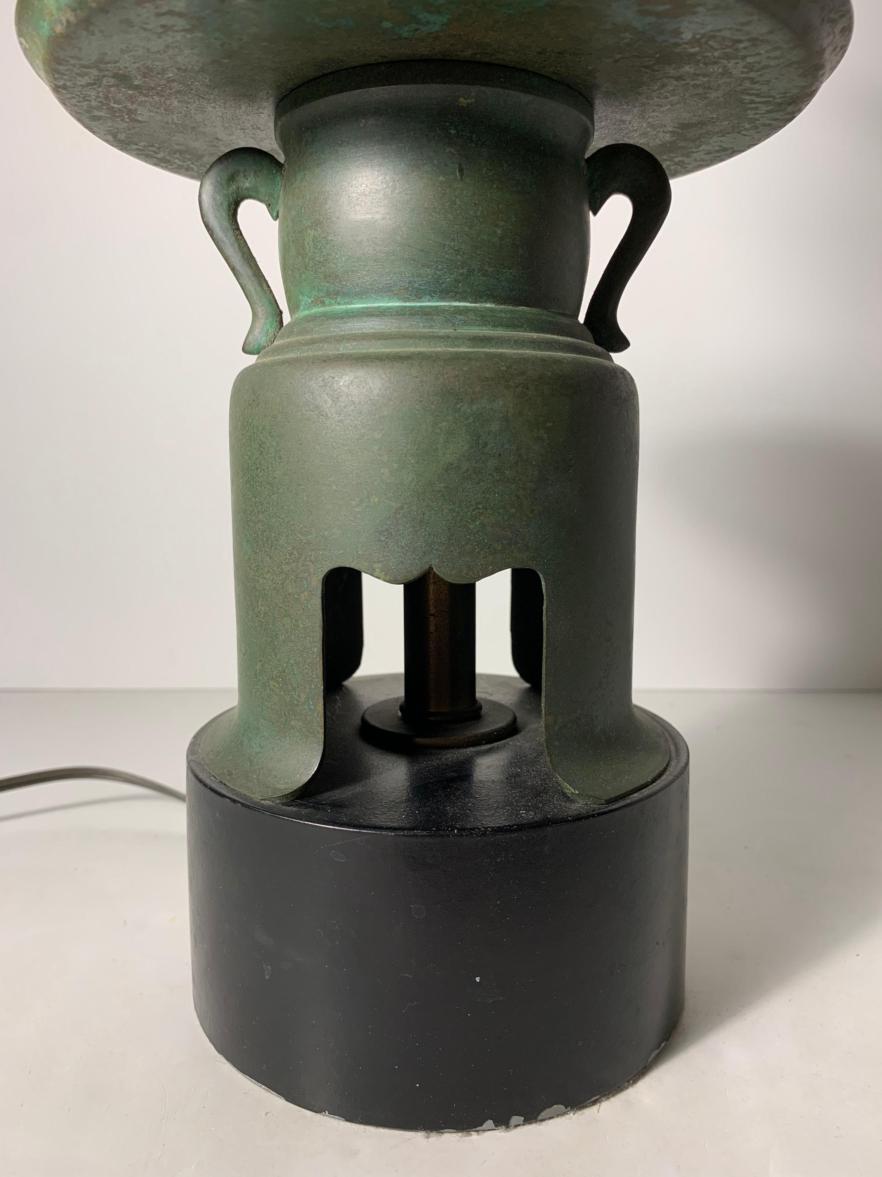 Norman Perry, lampada decorativa cinese in bronzo orientale d'epoca / Chapman In condizioni buone in vendita a Chicago, IL